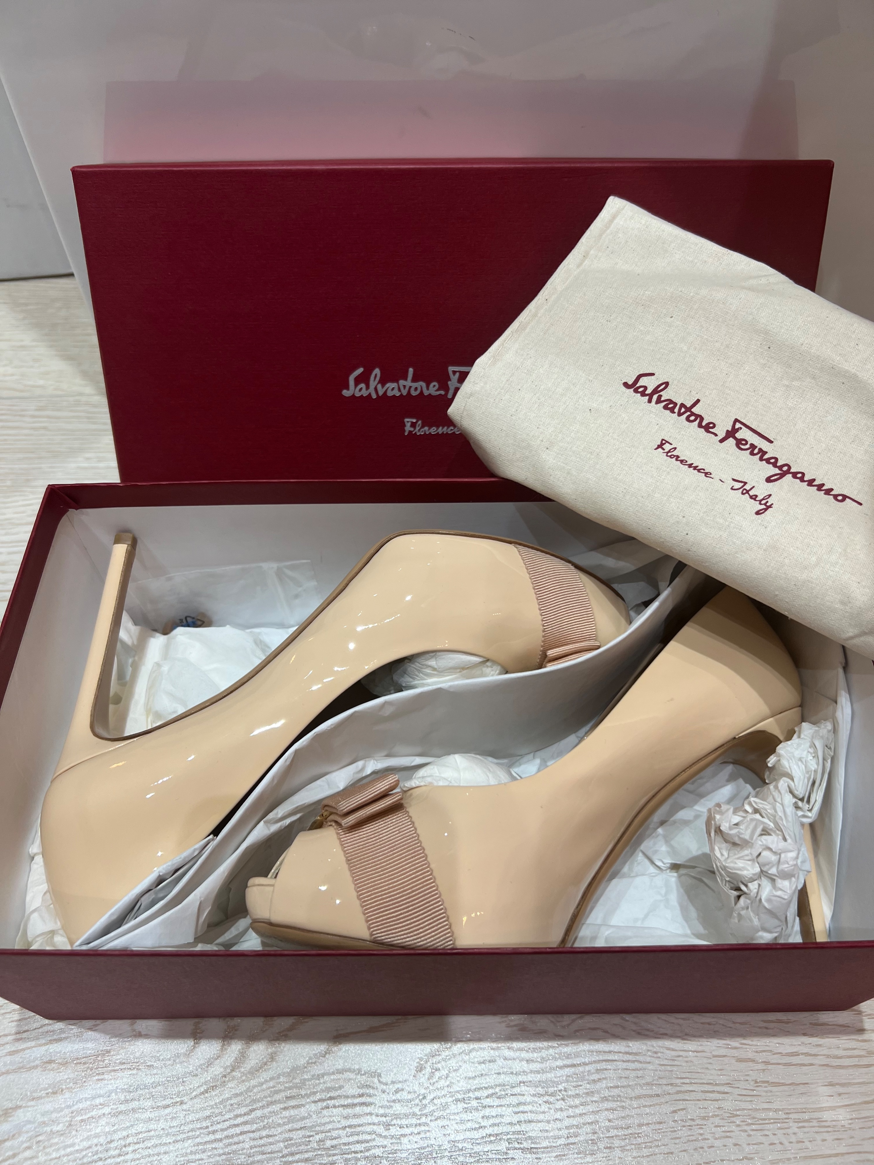 Preowned Salvatore Ferragamo Nude Patent Peep-toe Vara Bow Pumps Size 385 Beige / Nude