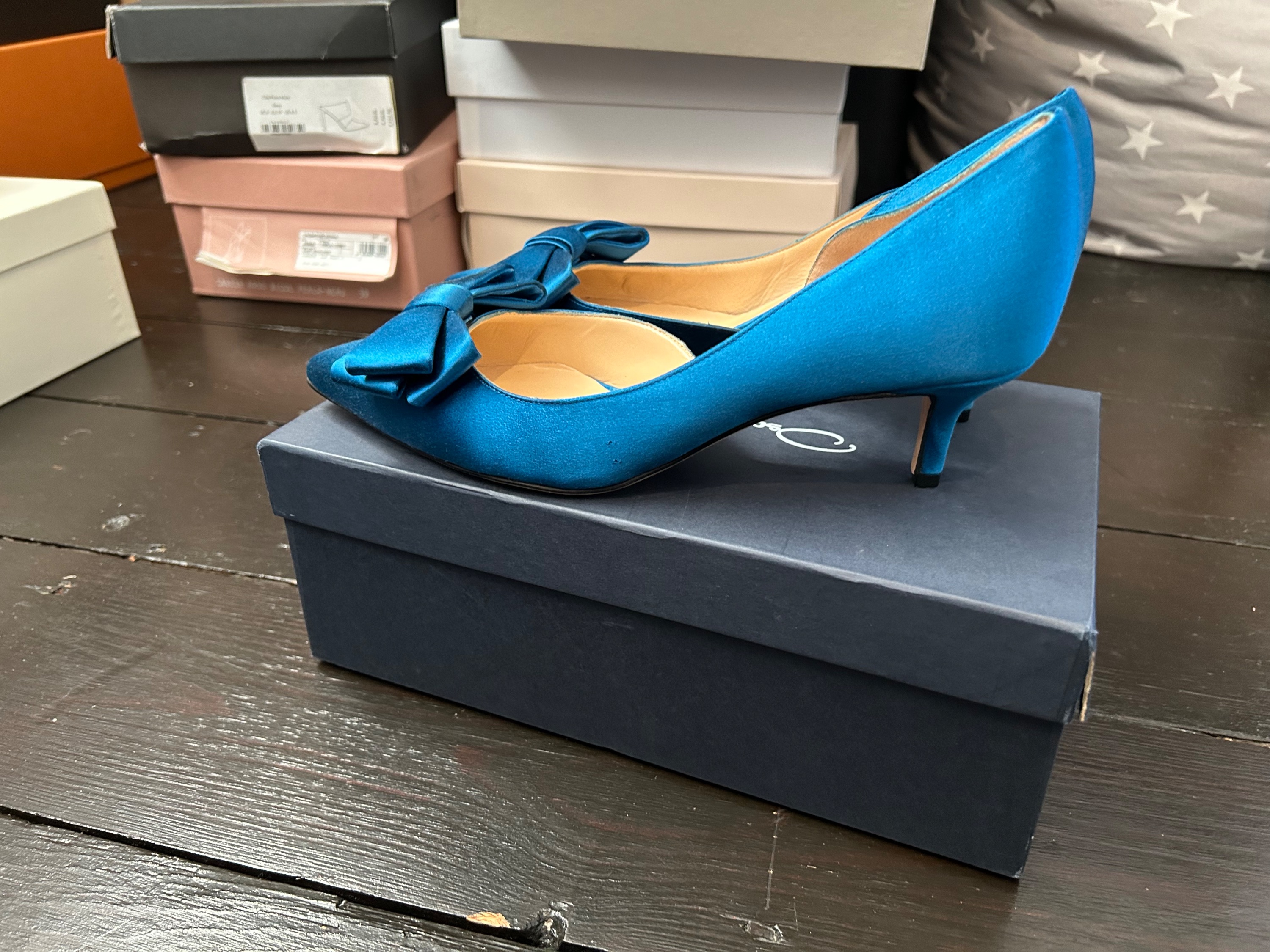 Oscar de la Renta Blue Satin Bow Pumps Size 39