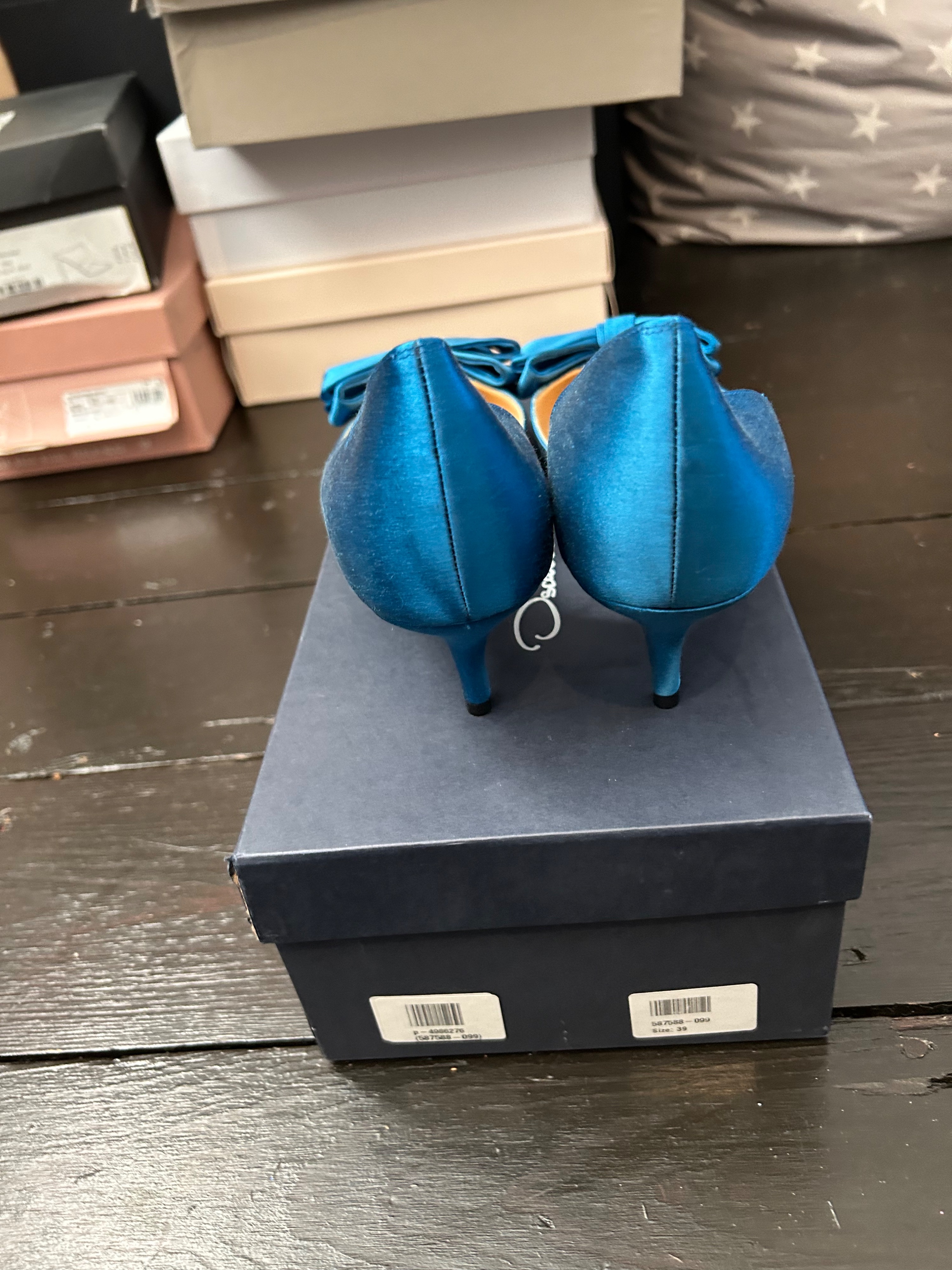 Oscar de la Renta Blue Satin Bow Pumps Size 39