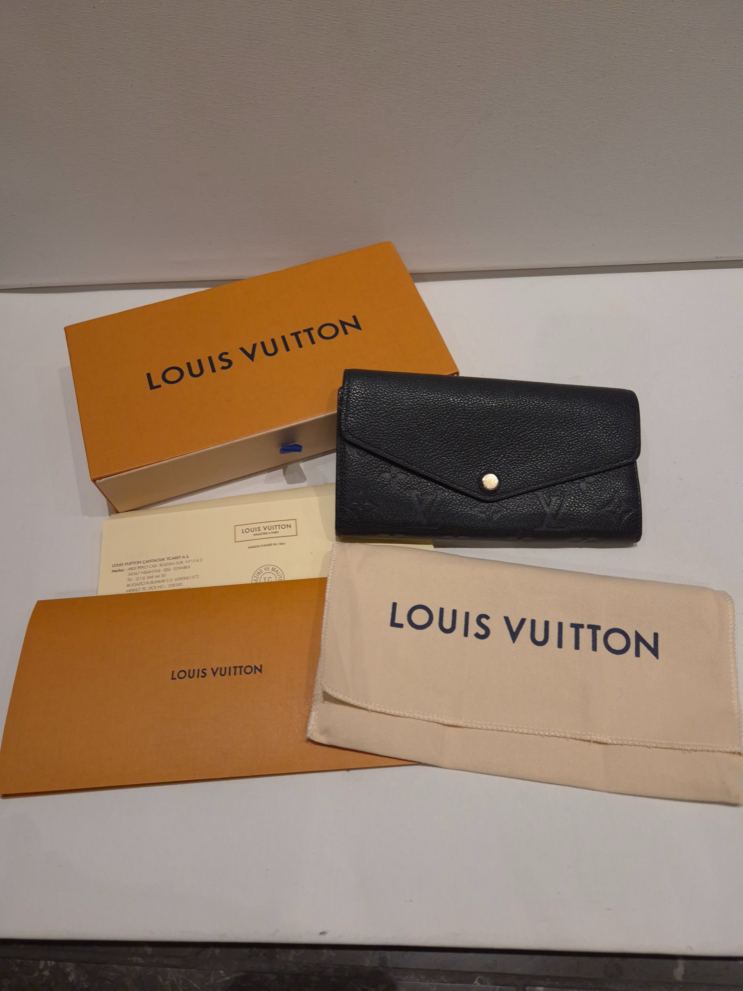 Preowned Louis Vuitton Black Monogram Sarah Wallet leather