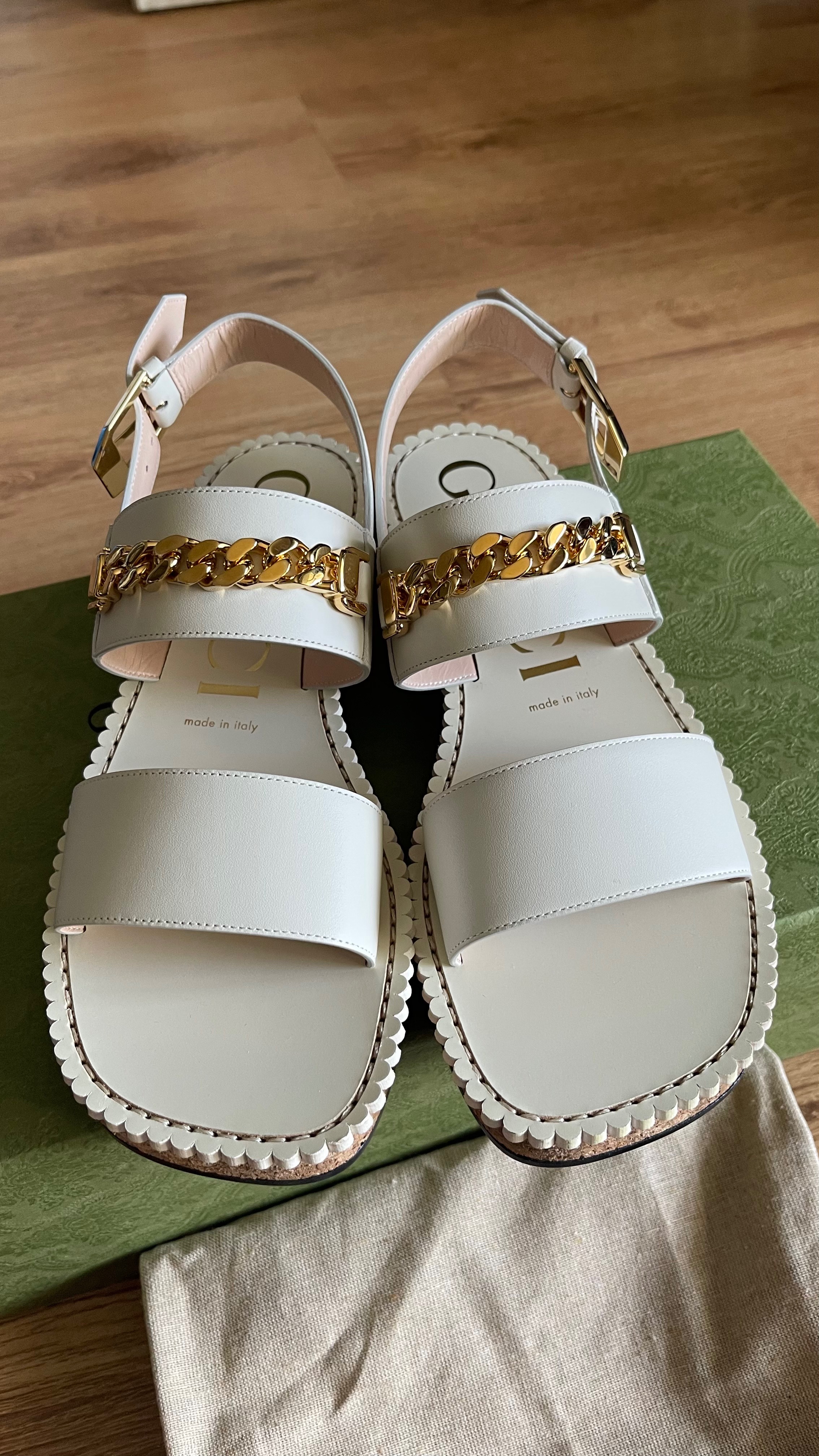 Gucci Cream leather chain embellished sandals Size 39 White