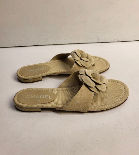 Preowned Chanel Beige Suede Camellia Sandals Size 38 cloth