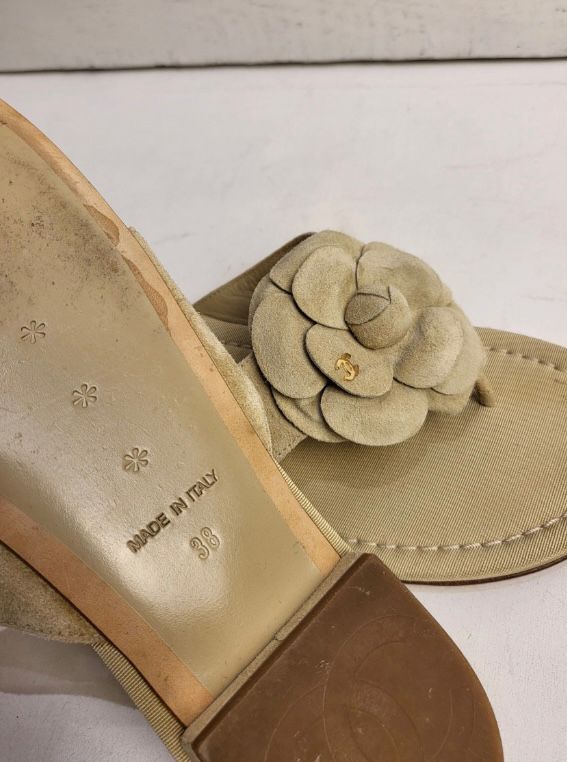 Preowned Chanel Beige Suede Camellia Sandals Size 38 cloth