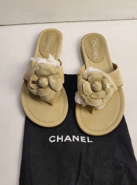 Preowned Chanel Beige Suede Camellia Sandals Size 38 cloth