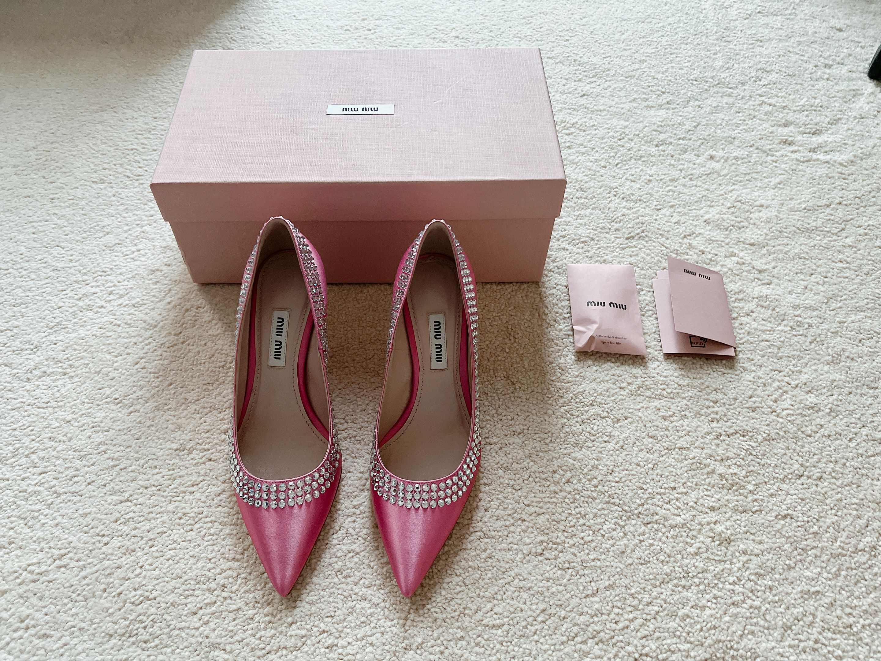 Preowned Miu Miu Pink Crystal Embellished Satin Pumps Size 35 leather/satin