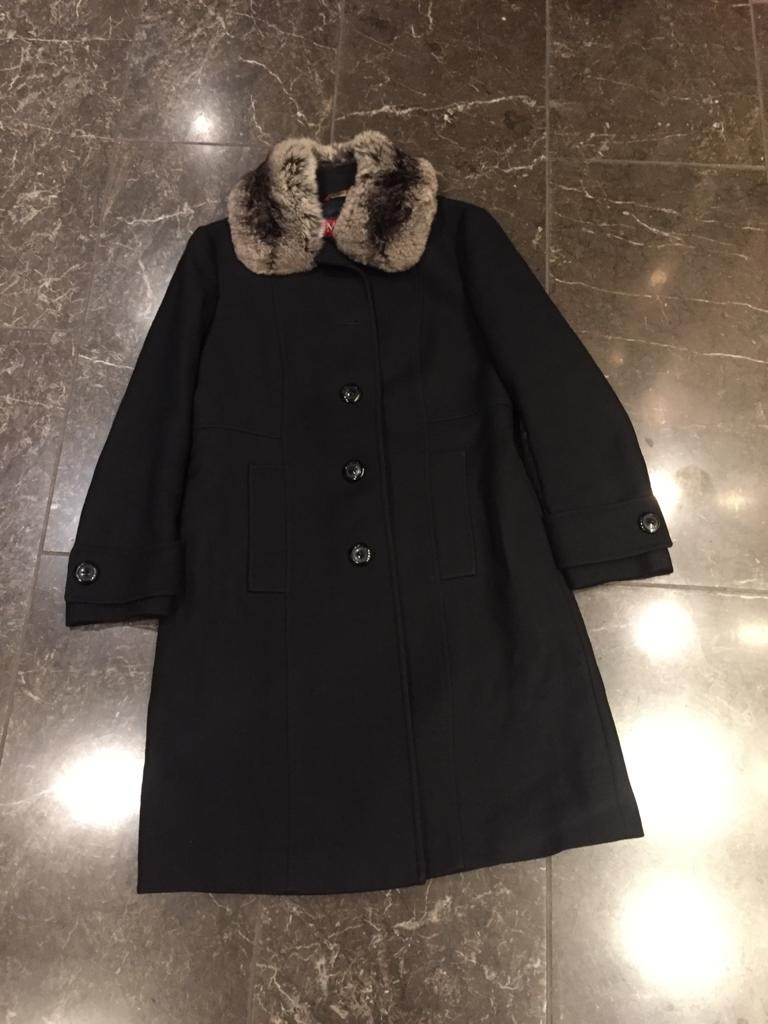 Preowned Max Mara Black Wool Coat with Chinchilla Fur Collar