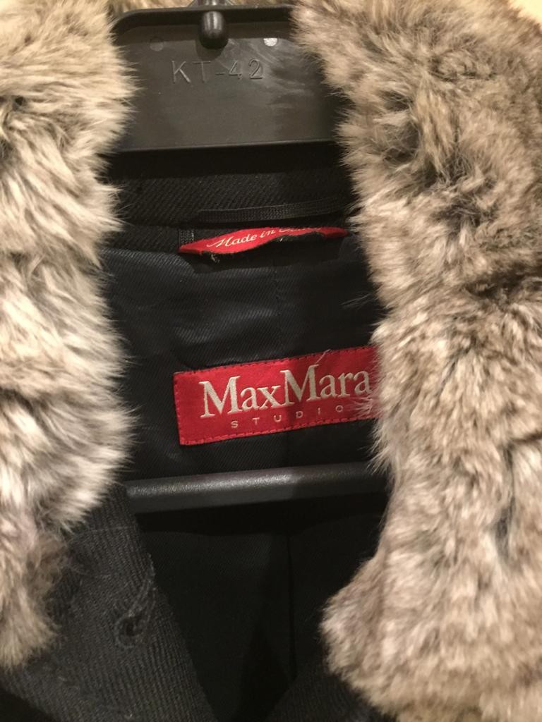 Preowned Max Mara Black Wool Coat with Chinchilla Fur Collar