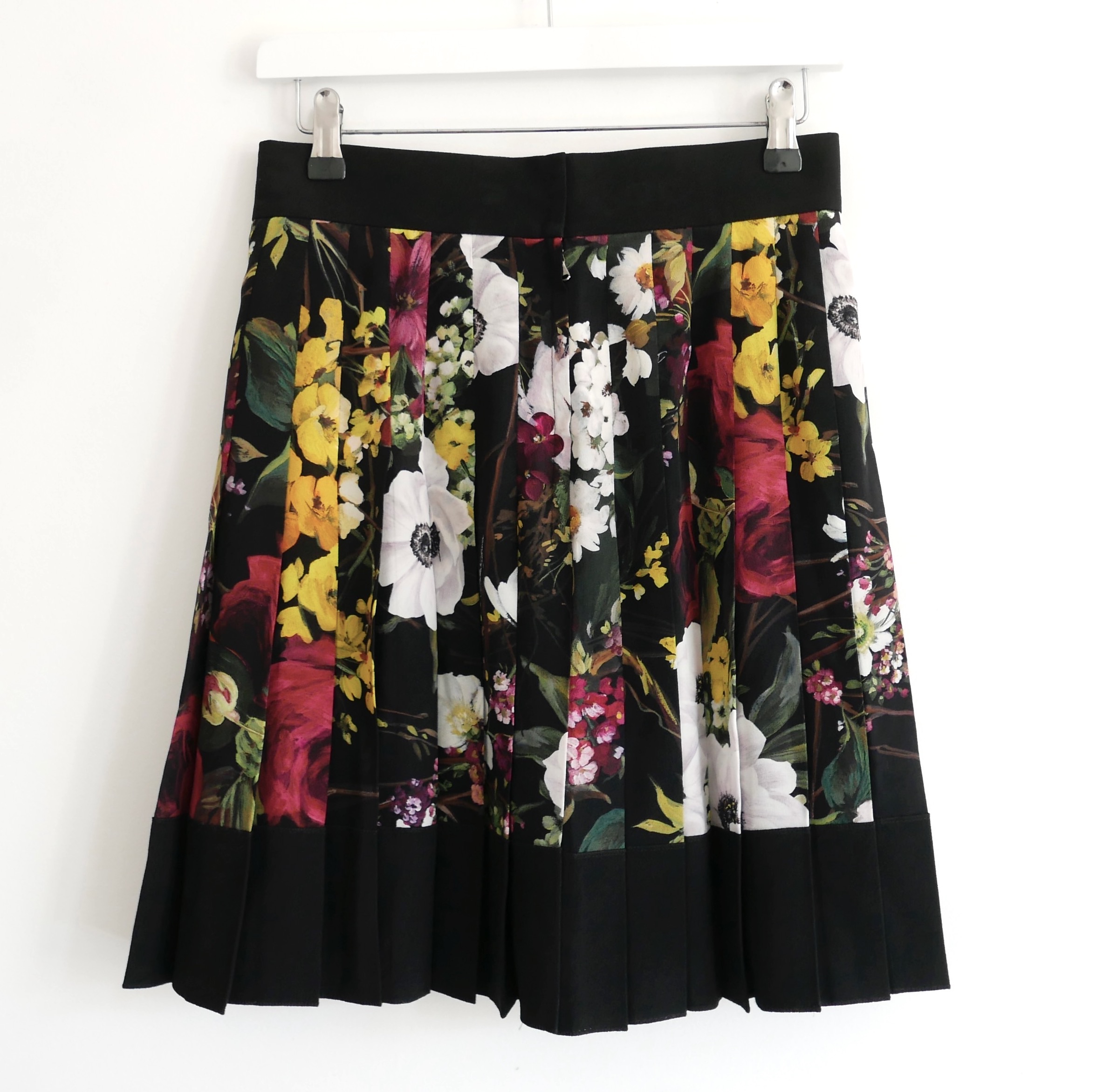 Dolce  Gabbana Floral Pleated Mini Skirt Size S Multi silk mix