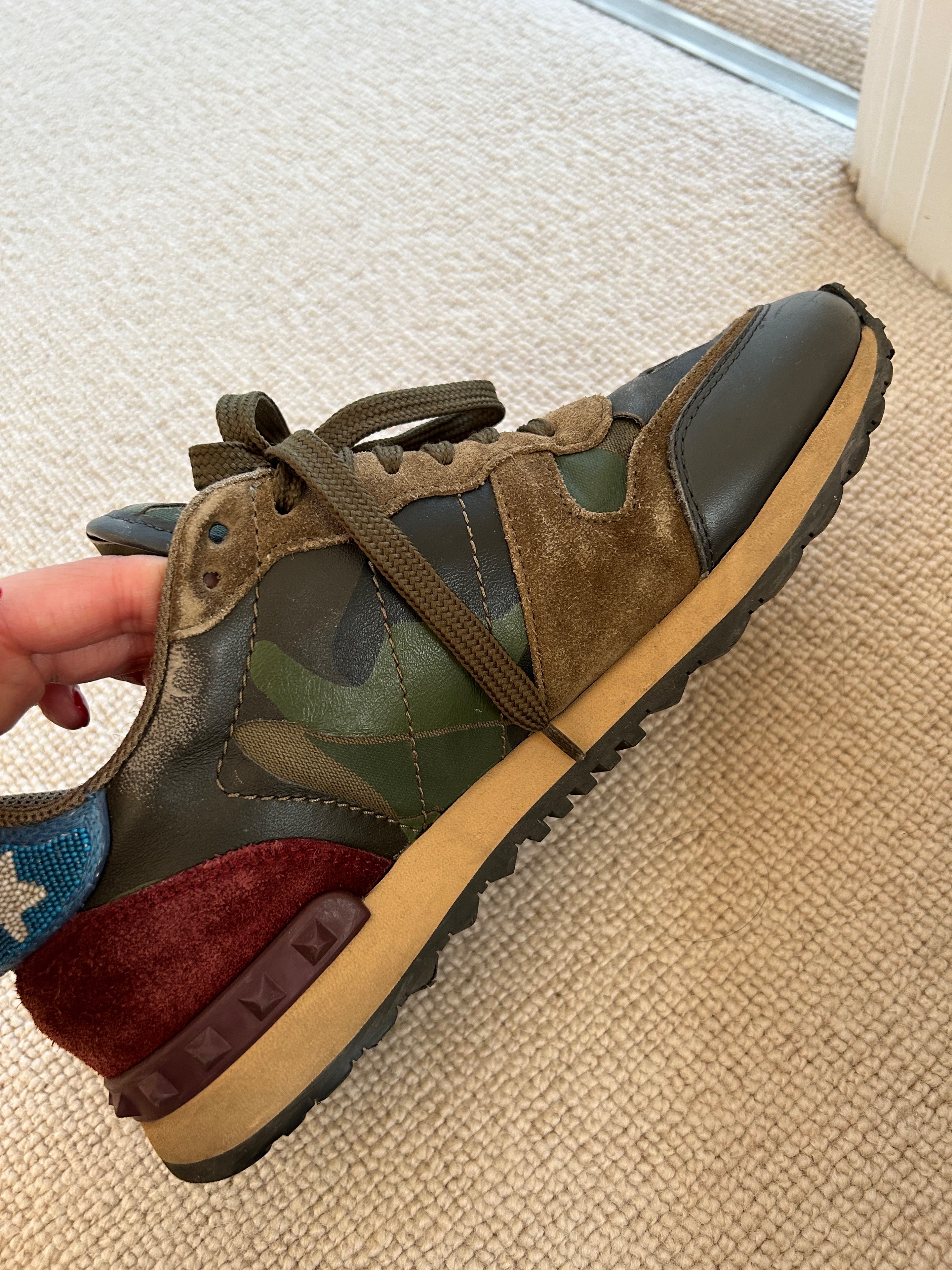 Boys Preowned Valentino Camouflage Printed Rockstud Sneakers Size 39 Army / multi leather