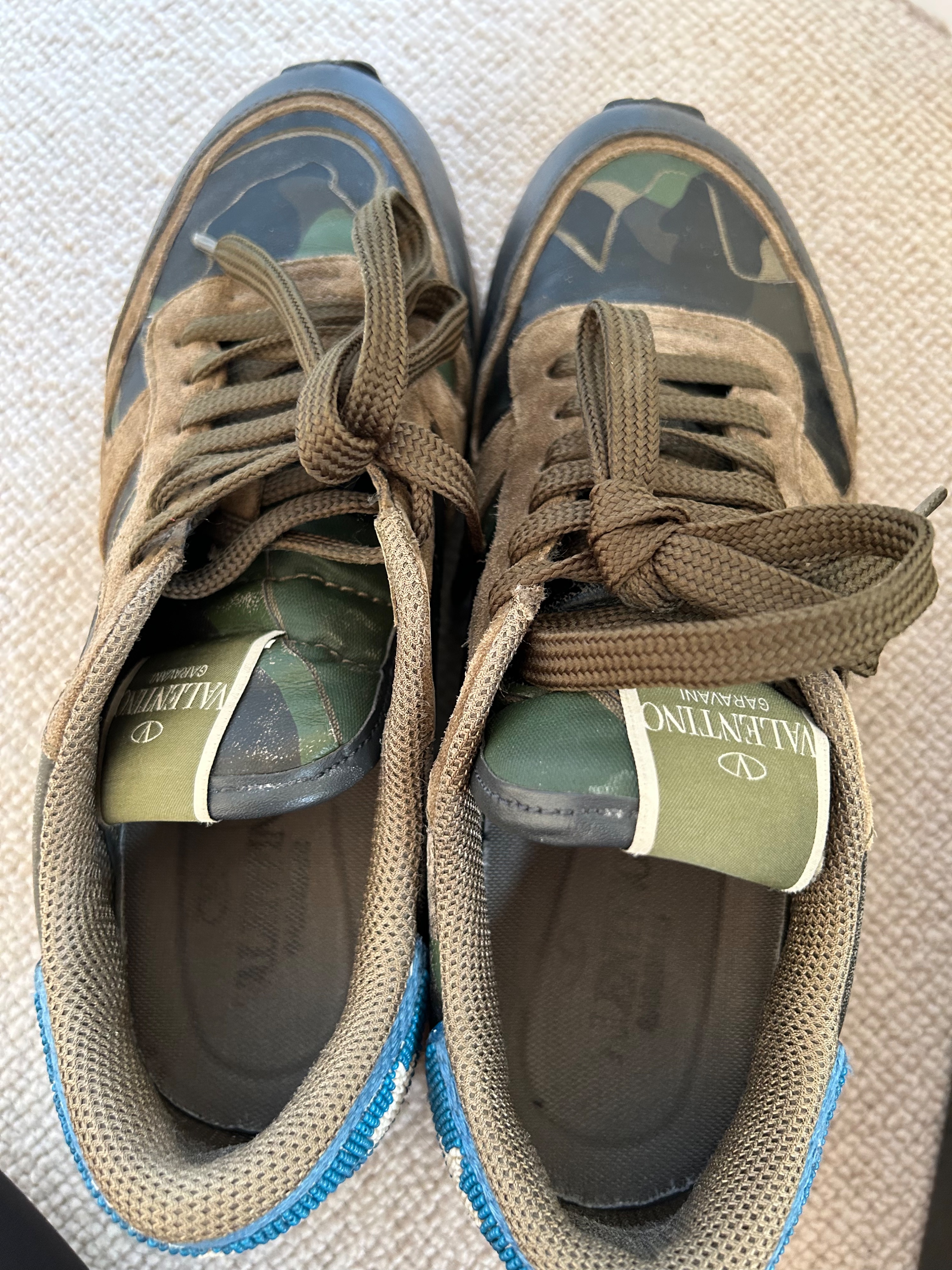 Boys Preowned Valentino Camouflage Printed Rockstud Sneakers Size 39 Army / multi leather