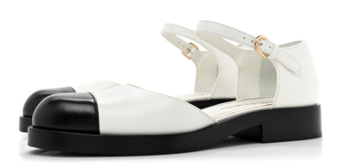 Preowned Chanel White Mary Jane Flats Size 38.5 leather