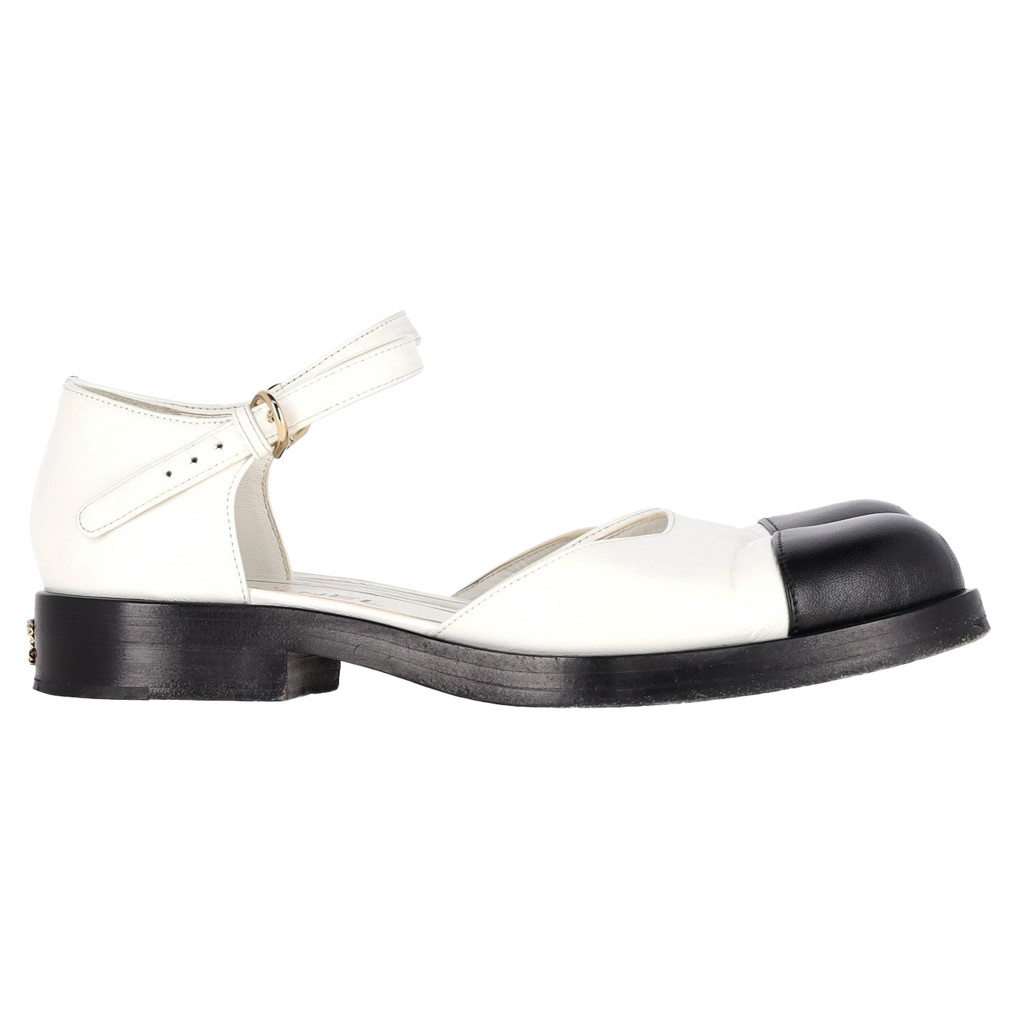 Preowned Chanel White Mary Jane Flats Size 38.5 leather