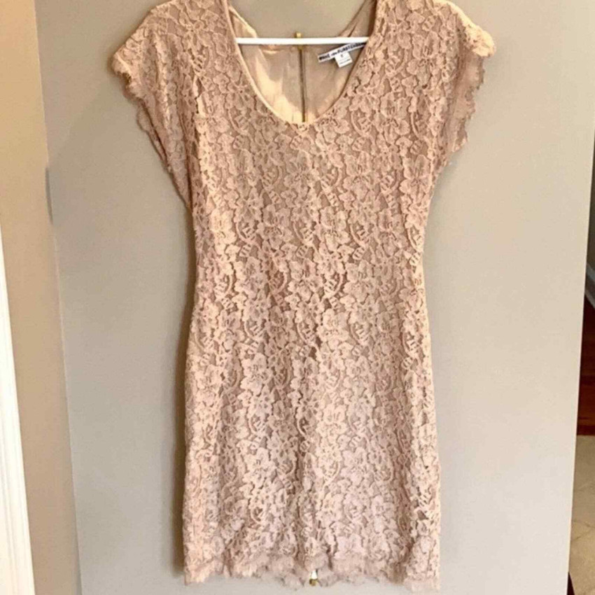 Preowned DVF Nude Lace Wanda Mini Dress Size M Beige/Nude