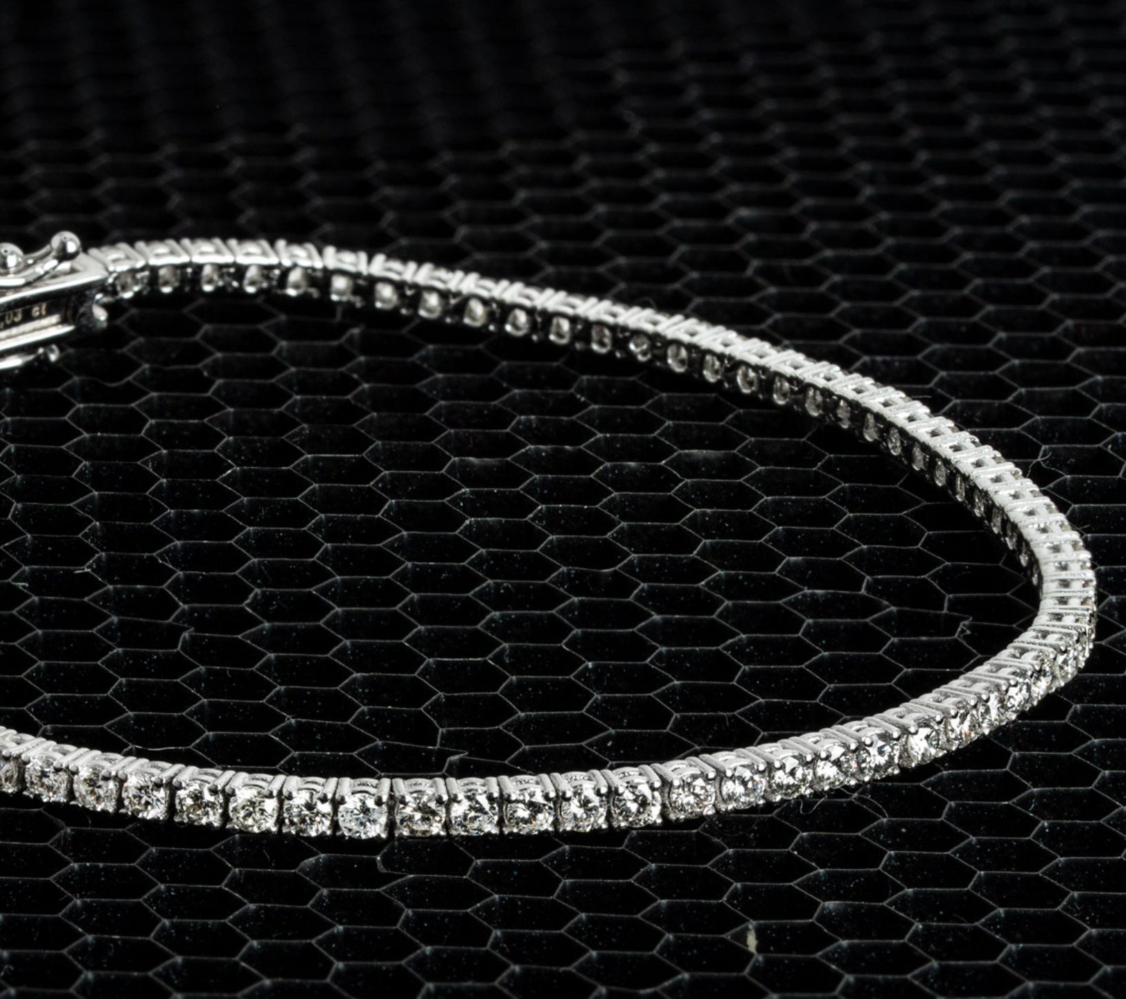 18ct white gold  white diamond Tennis bracelet TDW 203ct