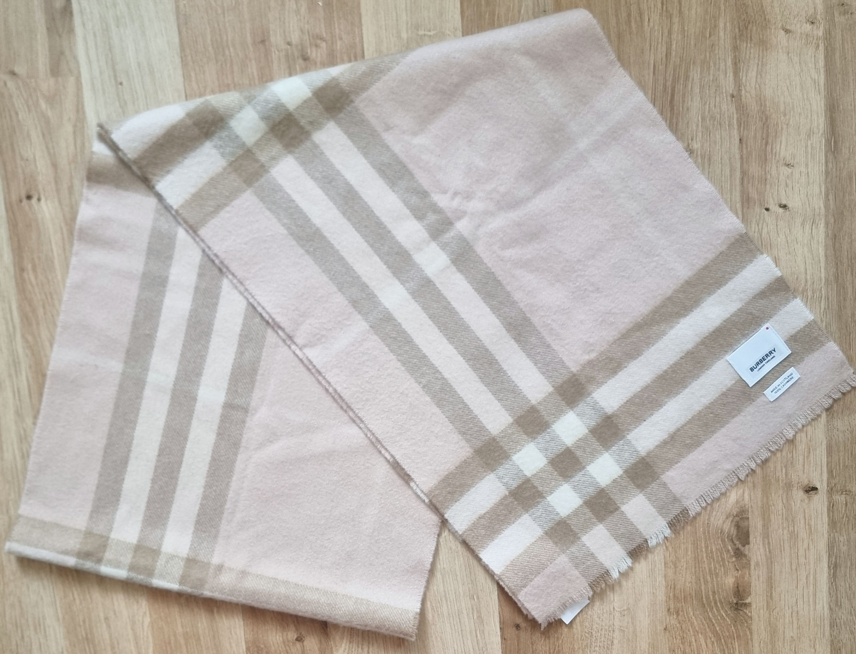 Preowned Burberry Beige Cashmere Check Scarf Light pink