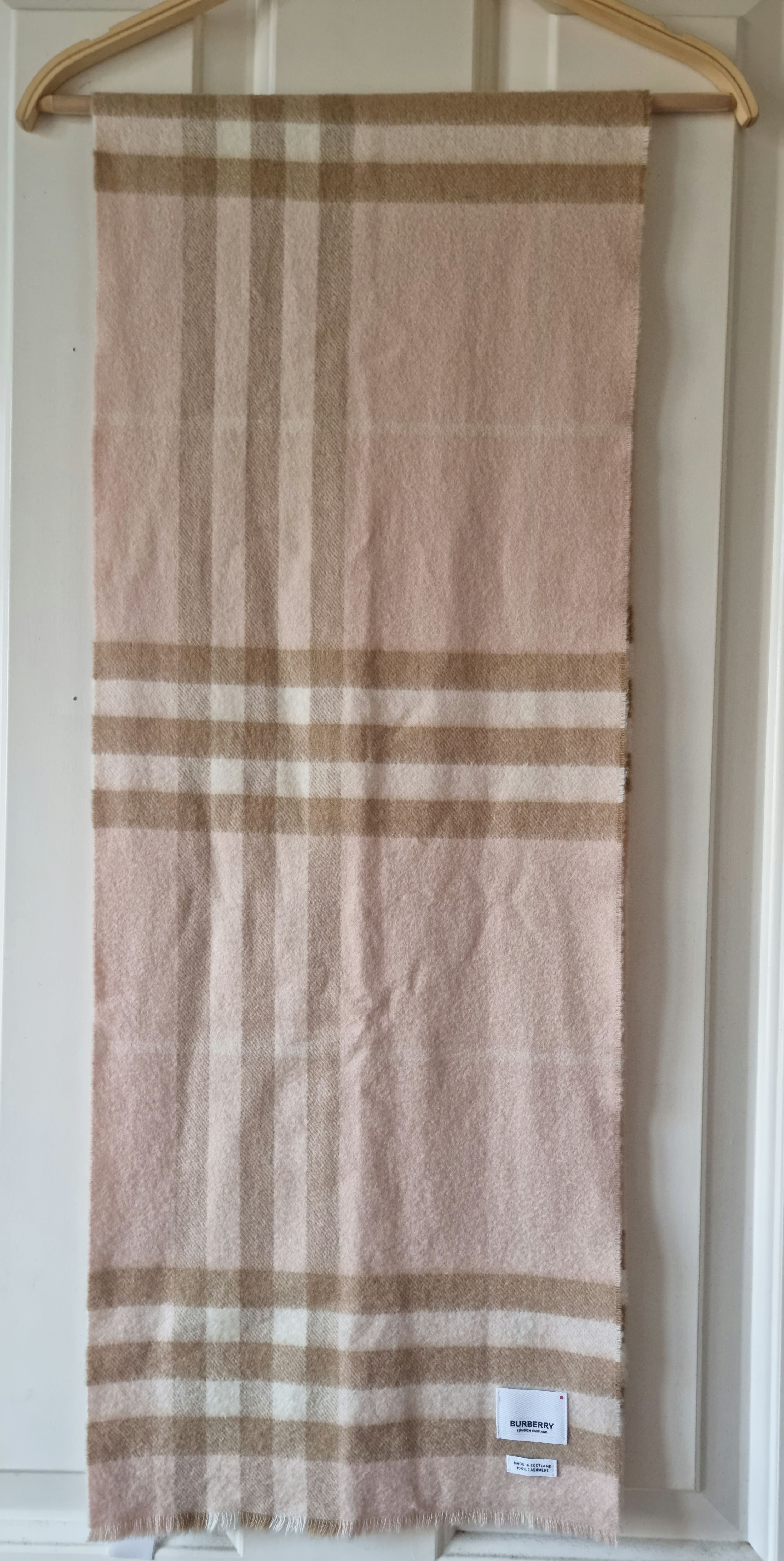 Preowned Burberry Beige Cashmere Check Scarf Light pink