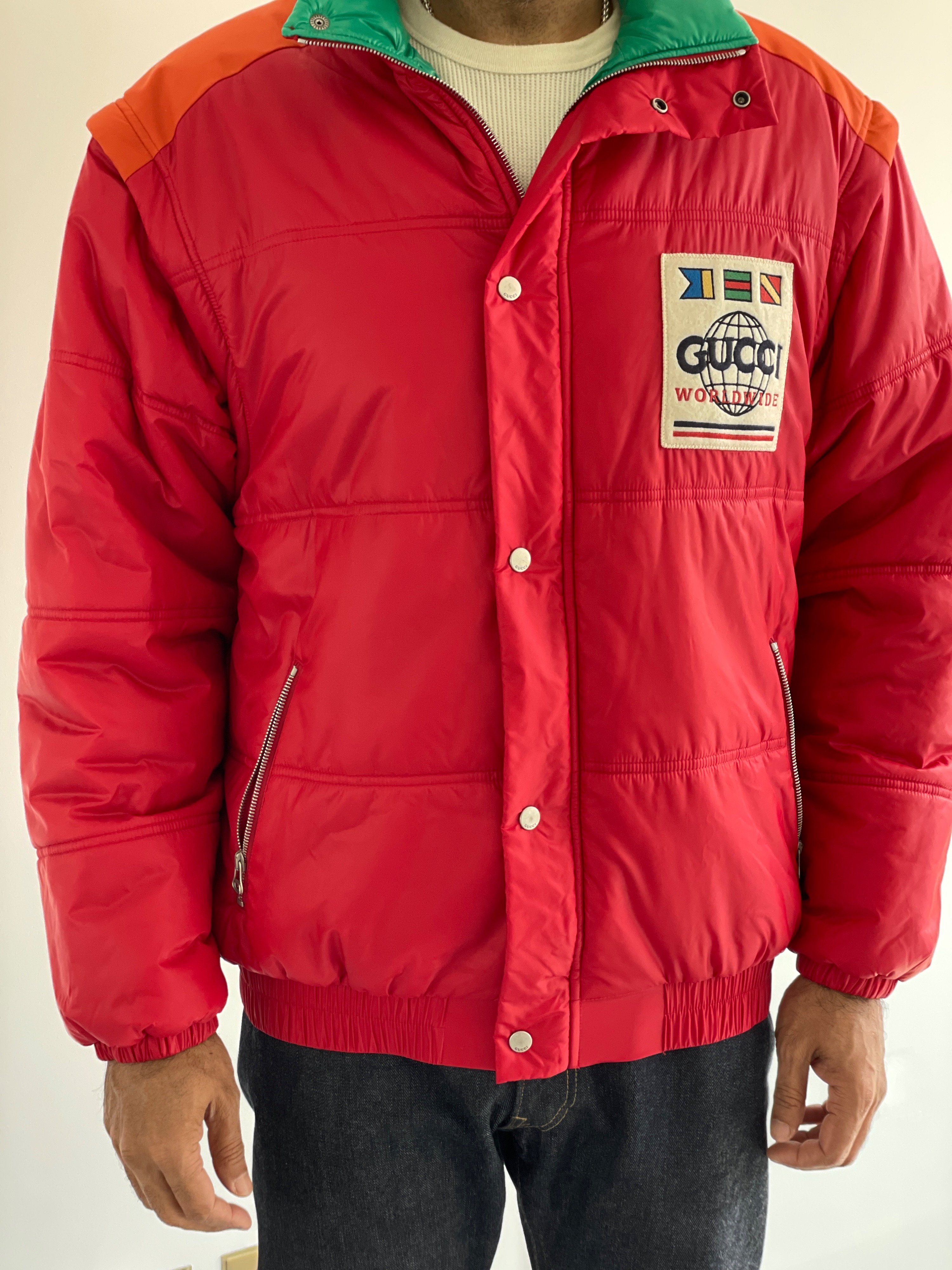 Men's Preowned Gucci Red Worldwide Logo Detachable Sleeve Puffer Jacket Size XL Red green polyamide