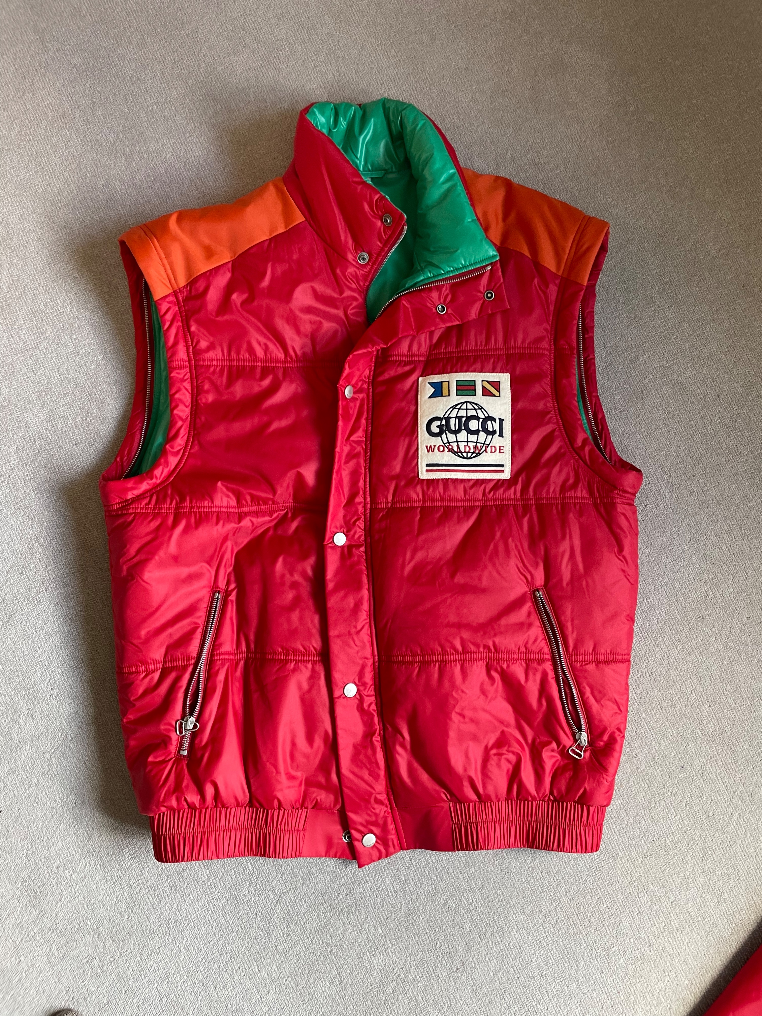 Men's Preowned Gucci Red Worldwide Logo Detachable Sleeve Puffer Jacket Size XL Red green polyamide