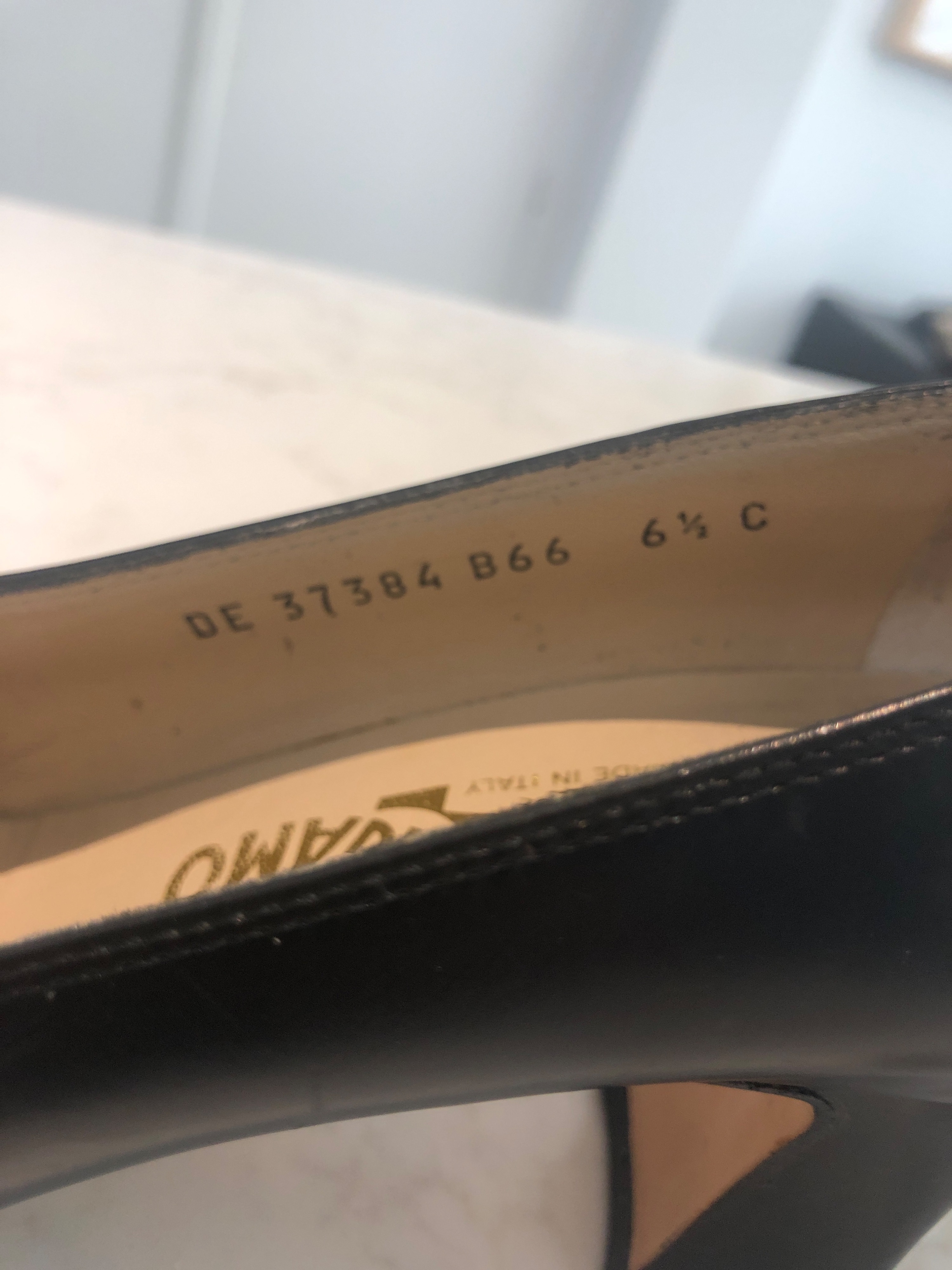 Preowned Salvatore Ferragamo Black Leather Fizzy Pumps Size 375 Black Gold