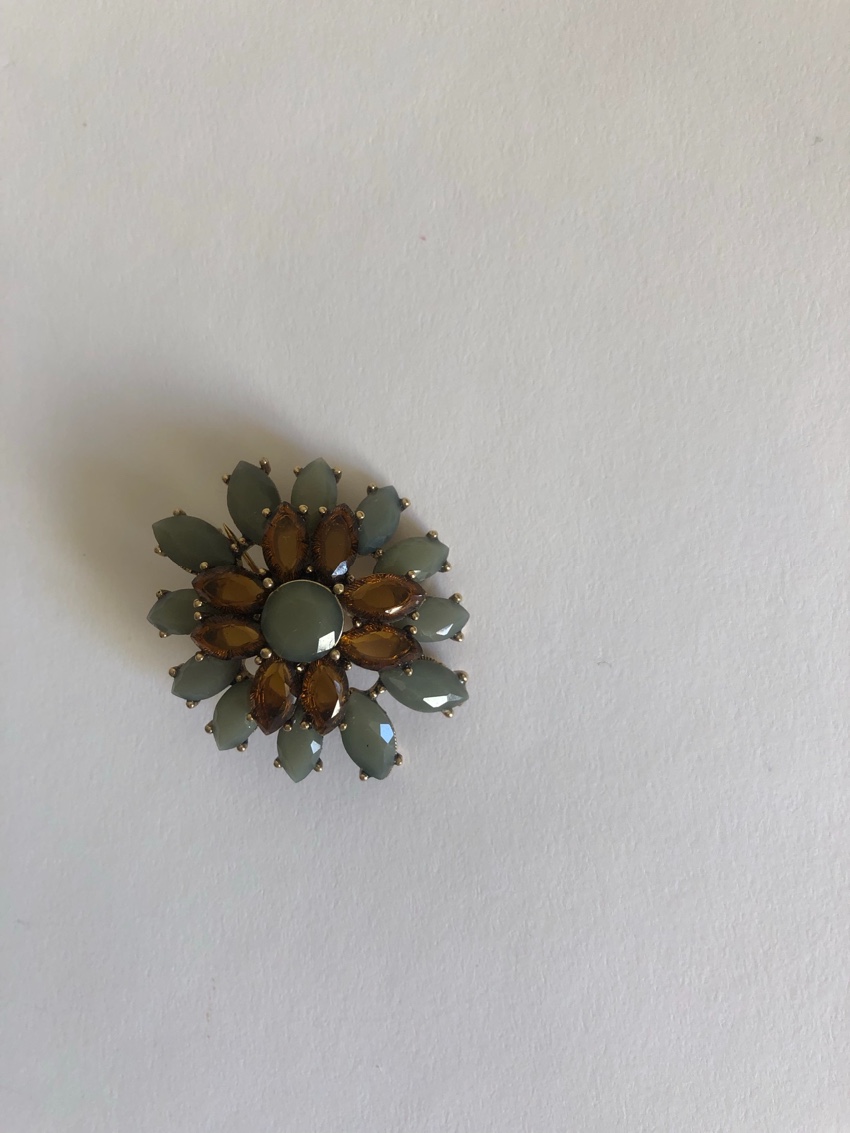 Preowned Monet Crystal Embellished Brooch Cream