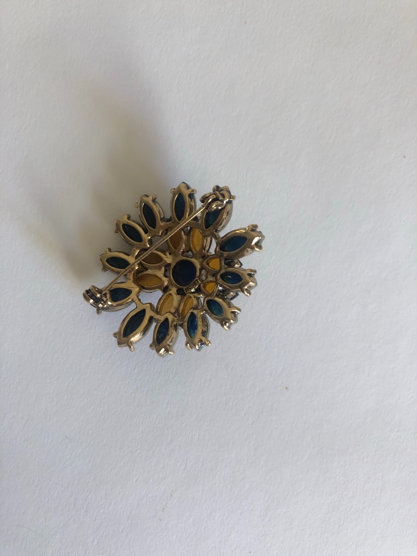 Preowned Monet Crystal Embellished Brooch Cream