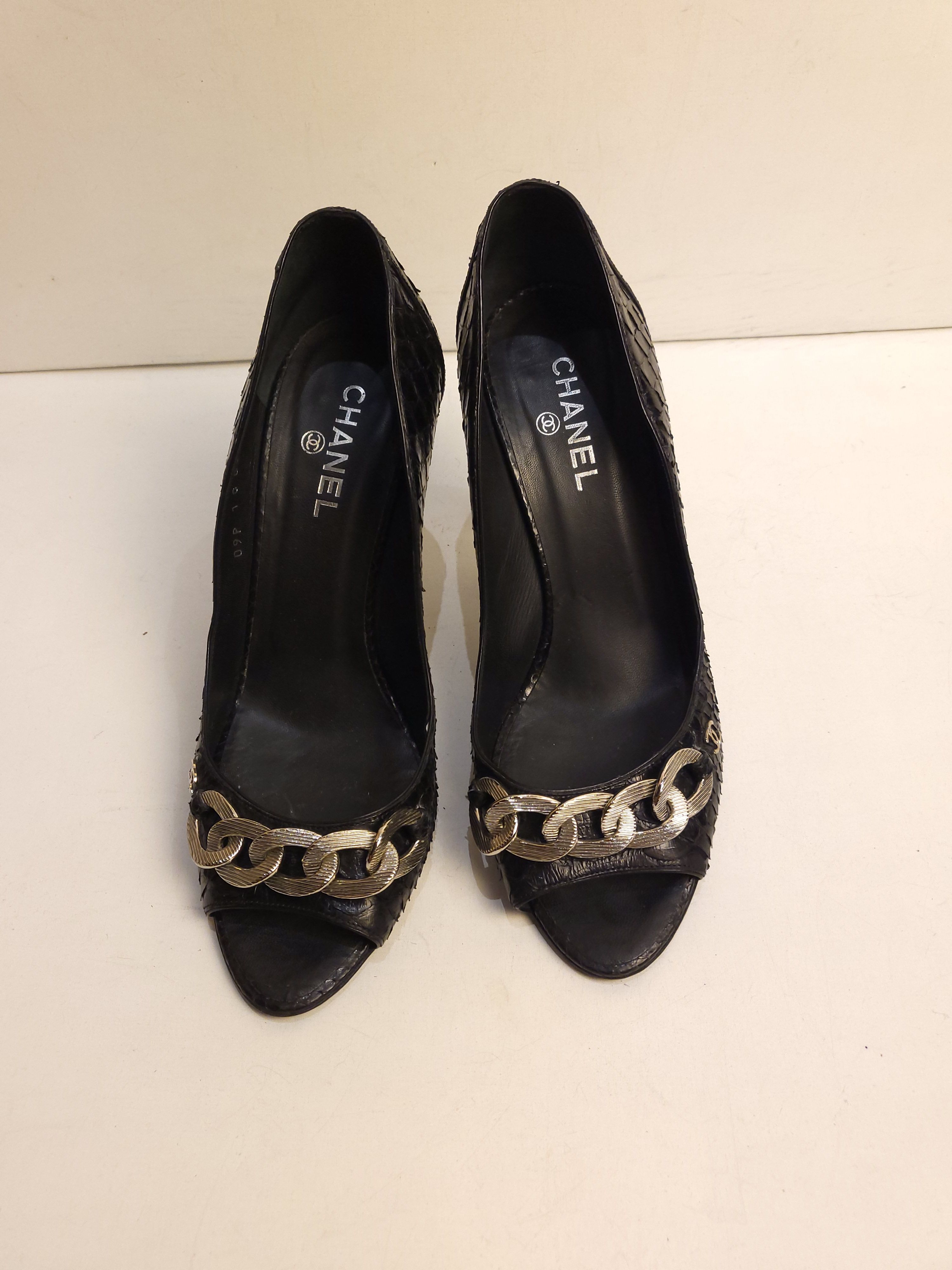 Preowned Chanel Black python chain trimmed heeled pumps Size 395 crocodile