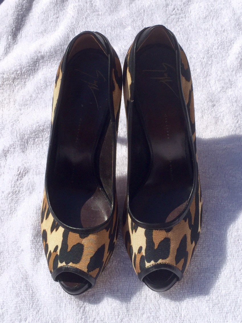 Preowned Giuseppe Zanotti Leopard Print Pumps Size 375 Animal Print leather