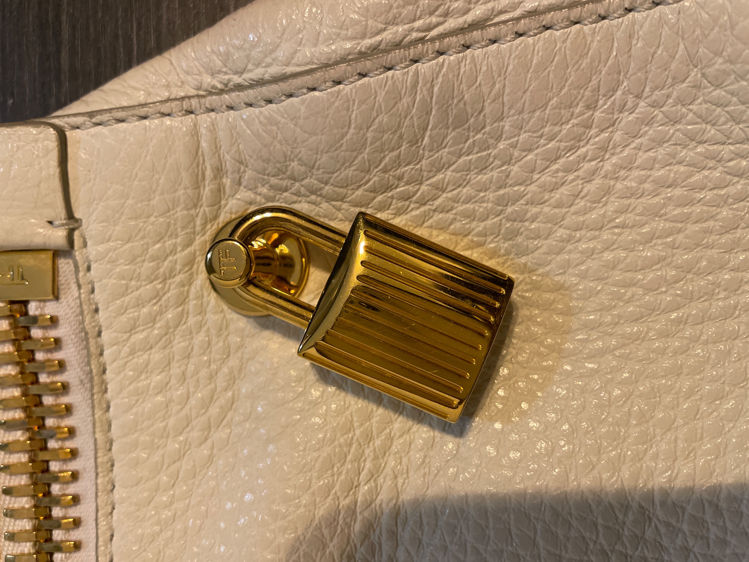 Preowned Tom Ford Cream Grained Leather Locket Clutch