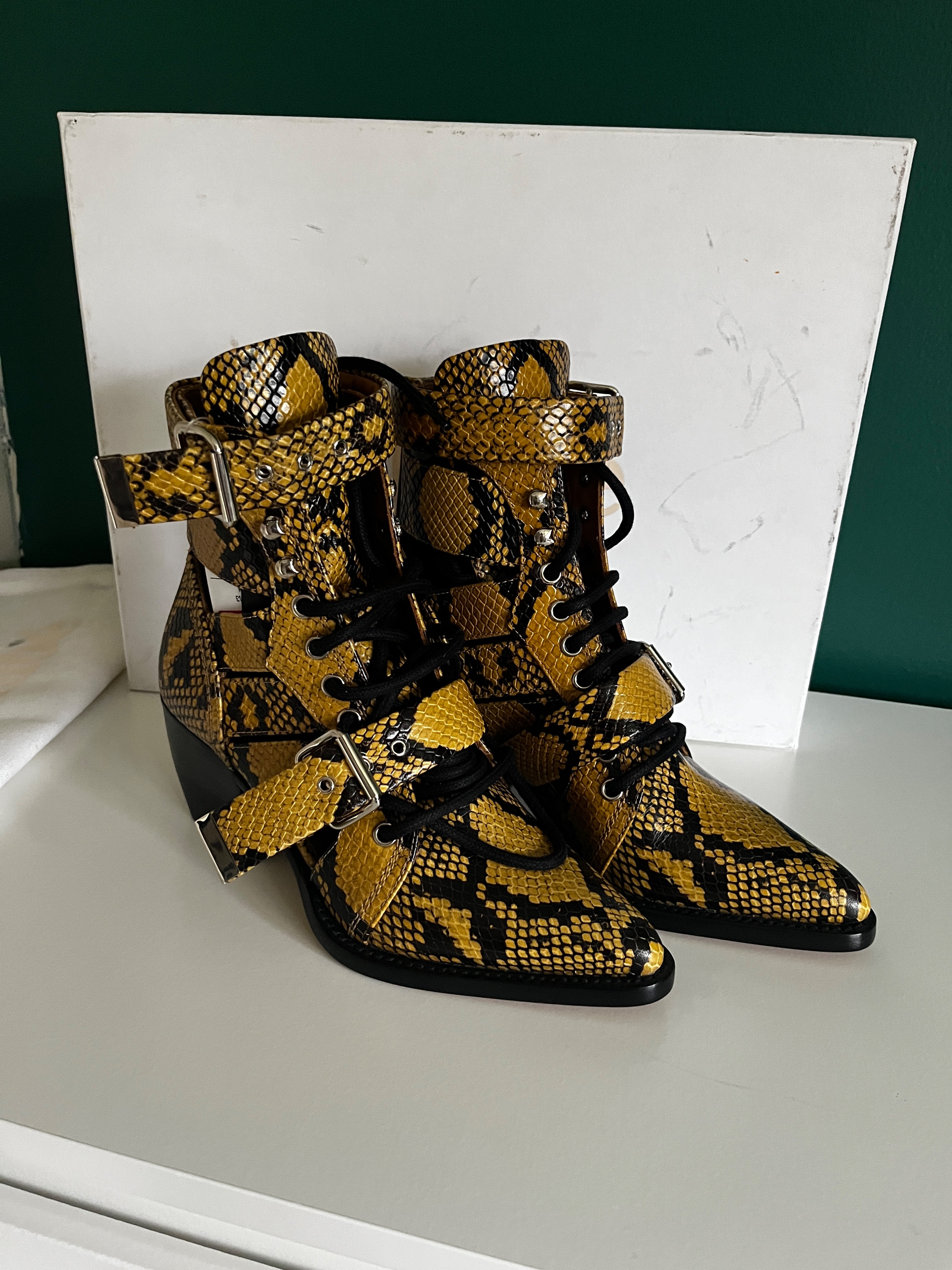 Chloe Yellow Snake Effect Rylee Ankle Boots Size 35 leather