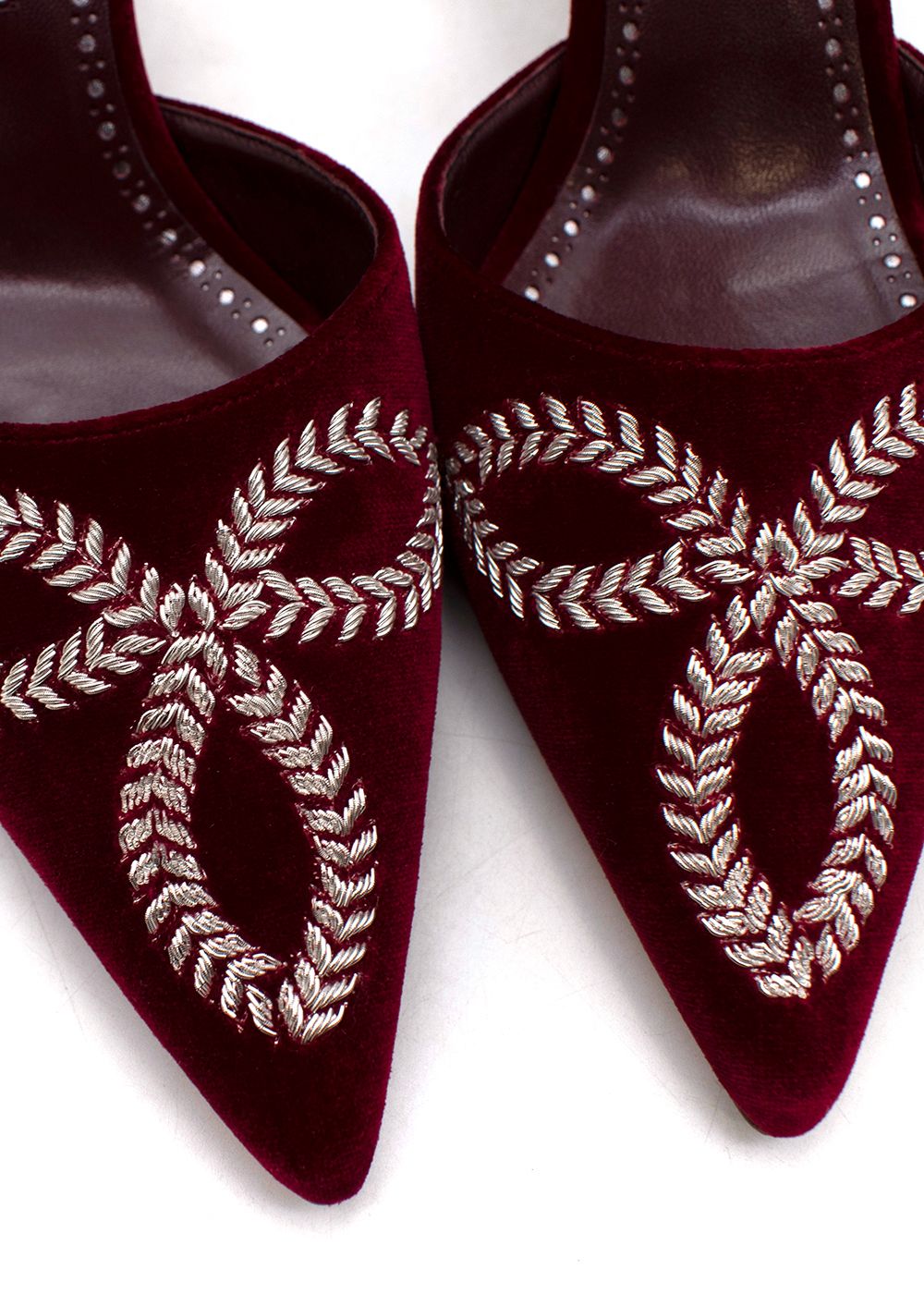 Preowned Manolo Blahnik Red Velvet Embroidered Doyasi Slingbacks