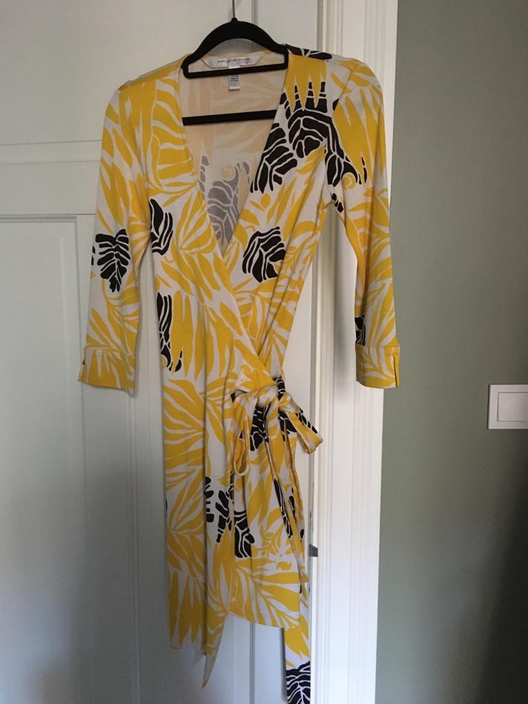 Preowned DVF Yellow Silk Floral Wrap Dress Size S