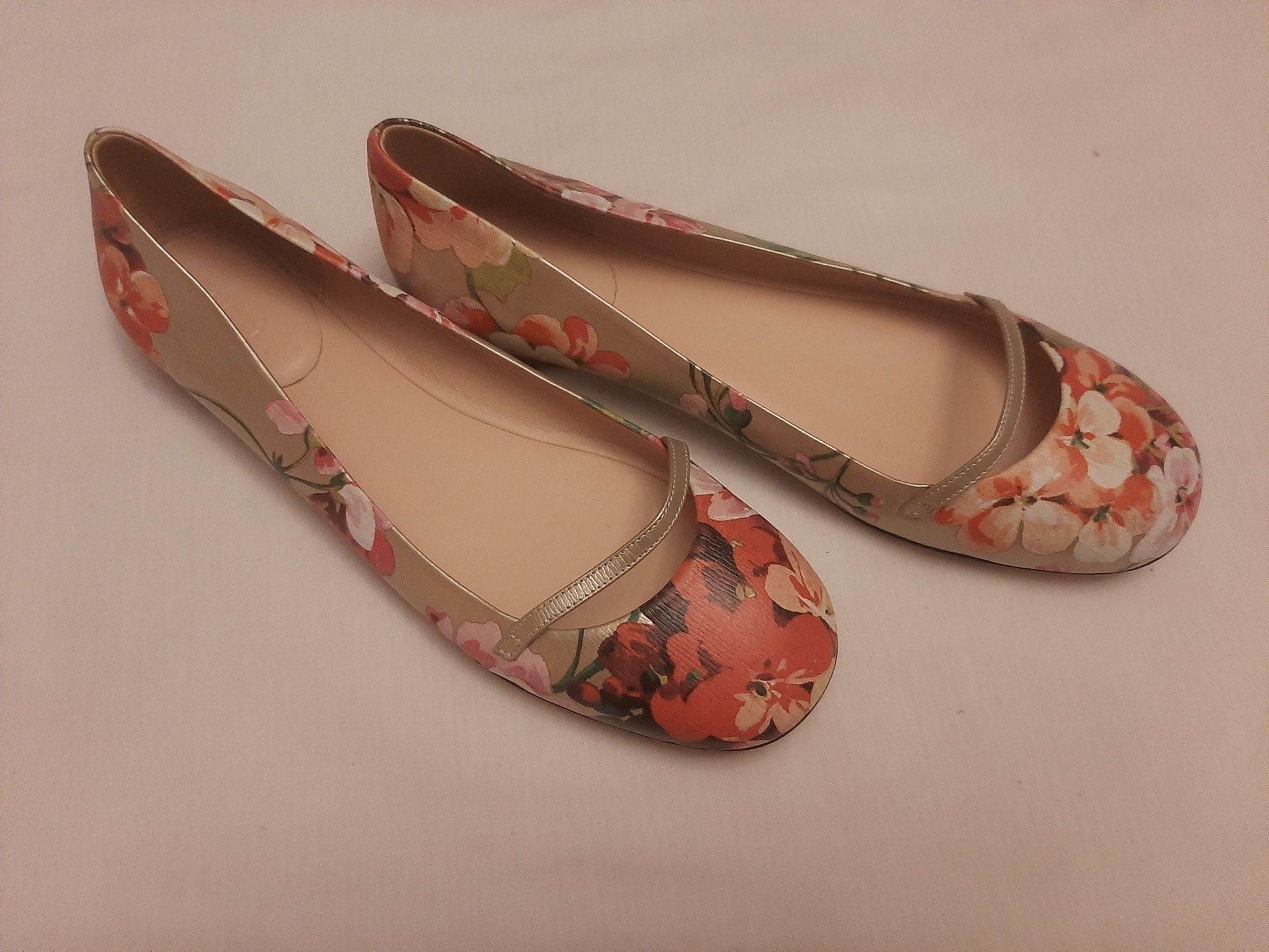 Gucci Peach Blooms Printed Leather Flat Pumps Size 39 multi color