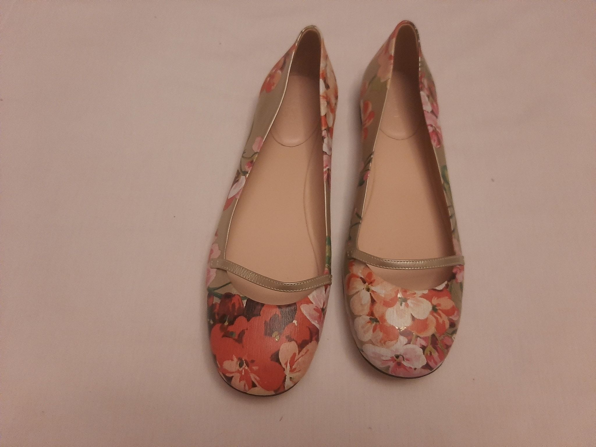 Gucci Peach Blooms Printed Leather Flat Pumps Size 39 multi color