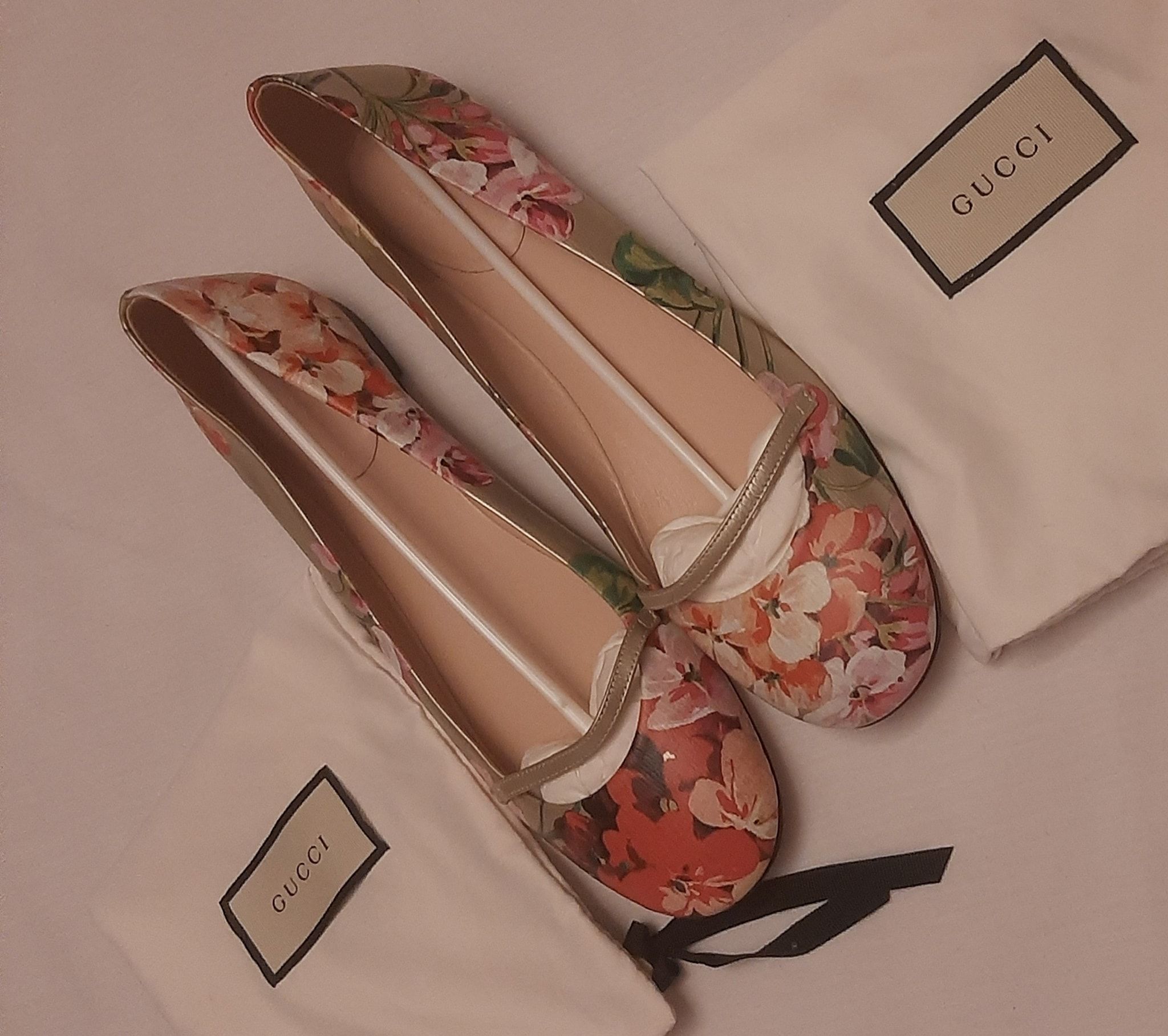 Gucci Peach Blooms Printed Leather Flat Pumps Size 39 multi color