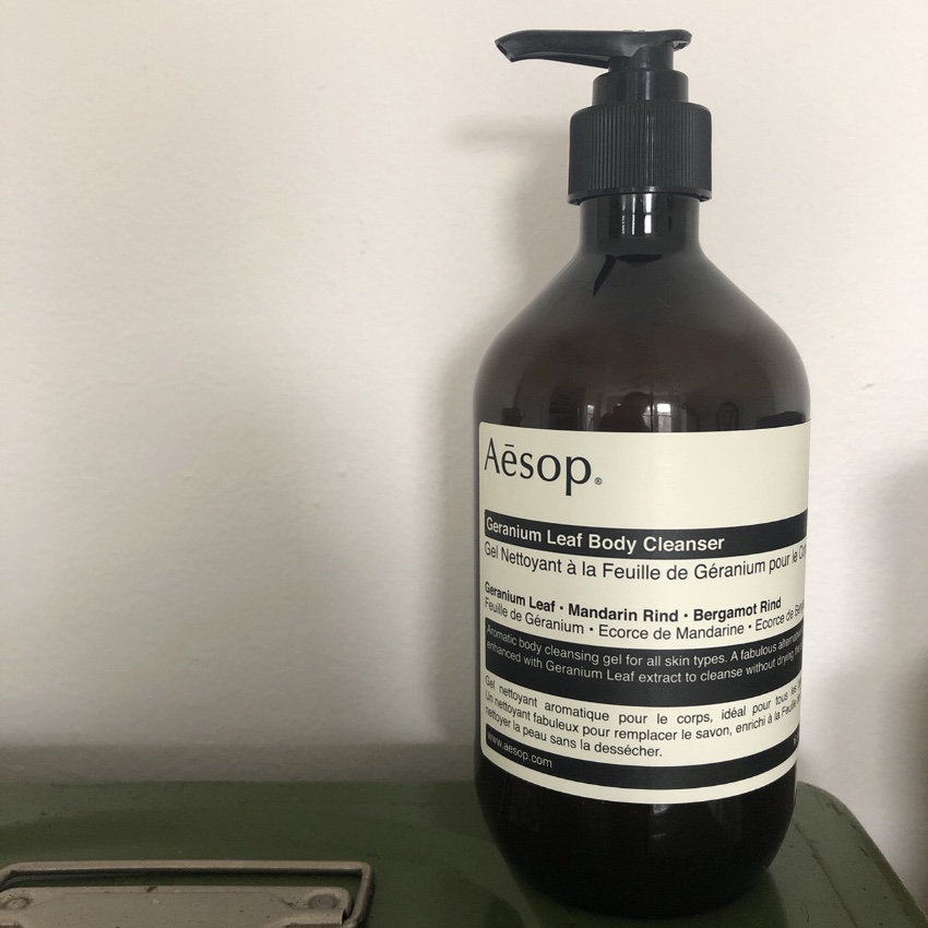 AesopBody cleanser 500 ml /rind concentrate 120/ mini mouthwash Floral / Patterned white