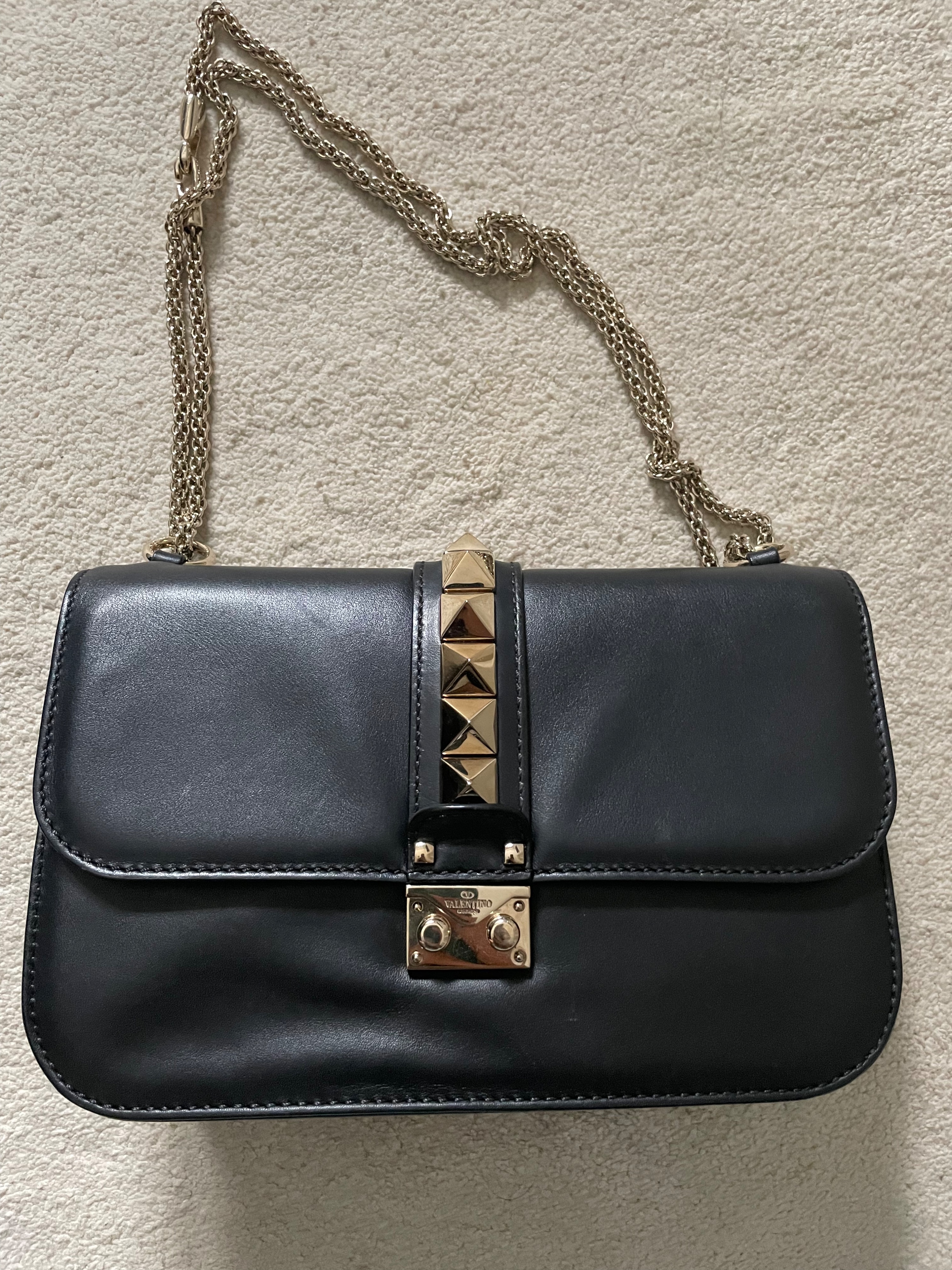 Preowned Valentino Black Leather Glamlock Shoulder Bag