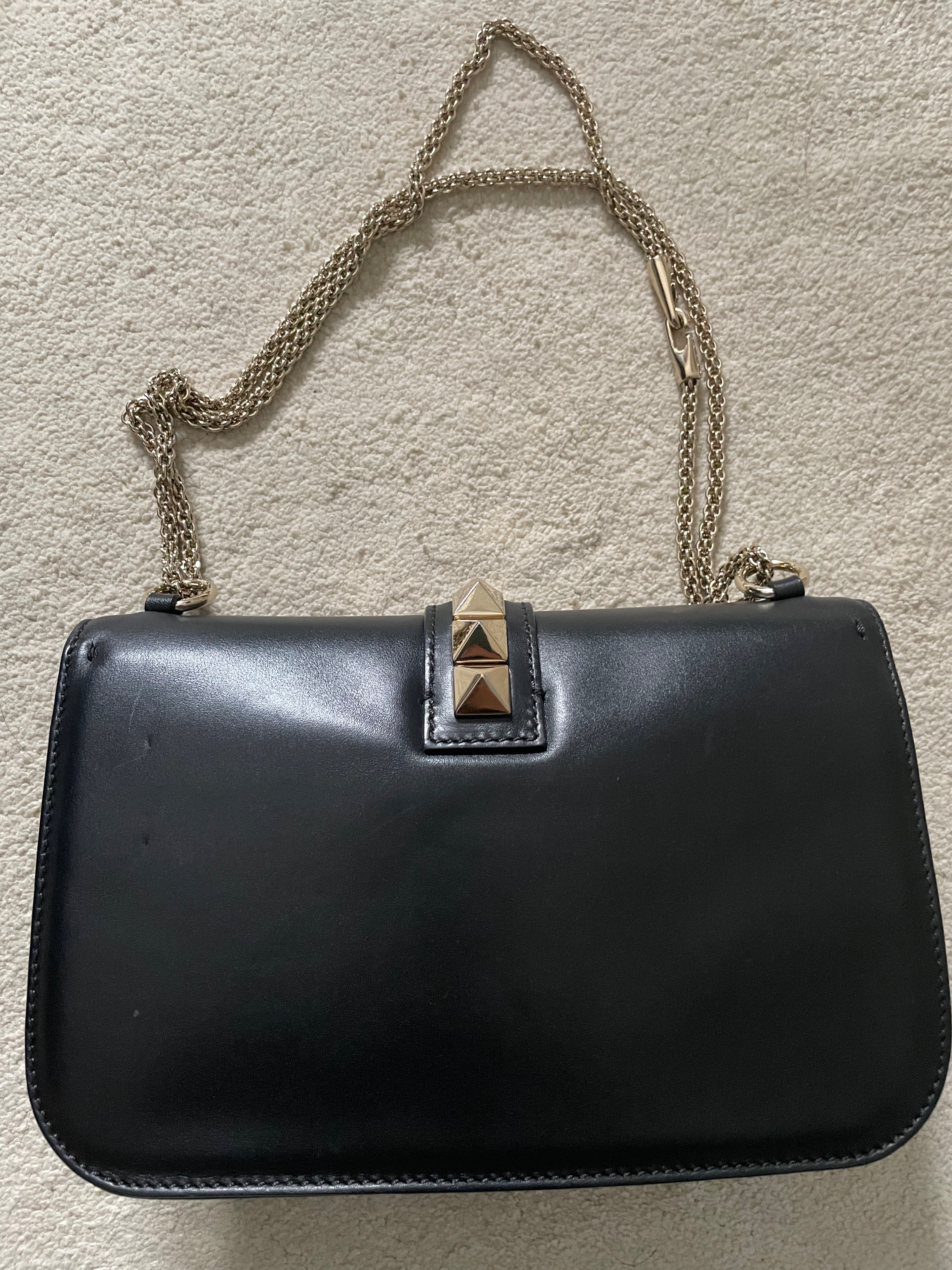 Preowned Valentino Black Leather Glamlock Shoulder Bag