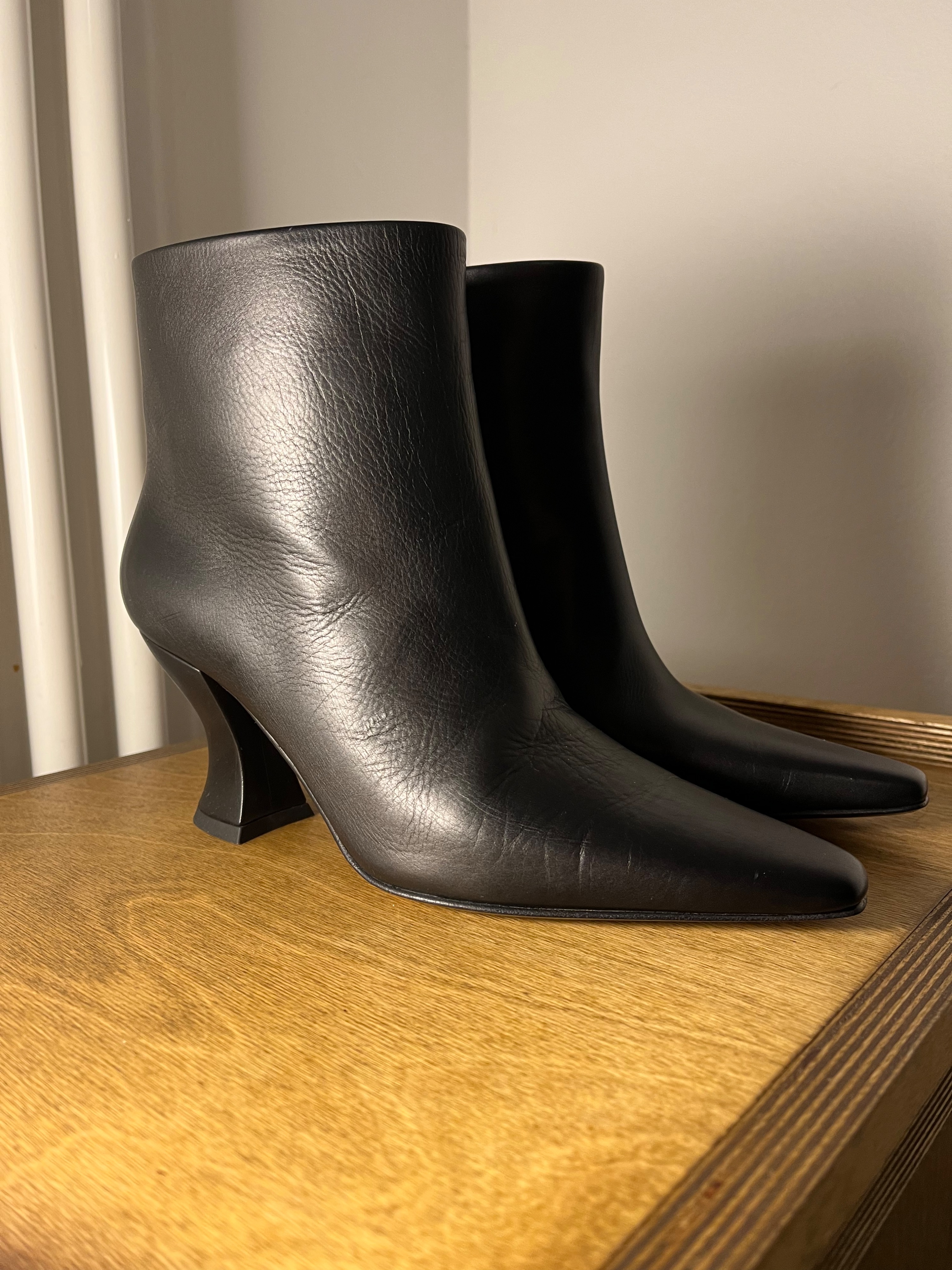 Bottega Veneta black leather Almond heeled ankle boots Size 37