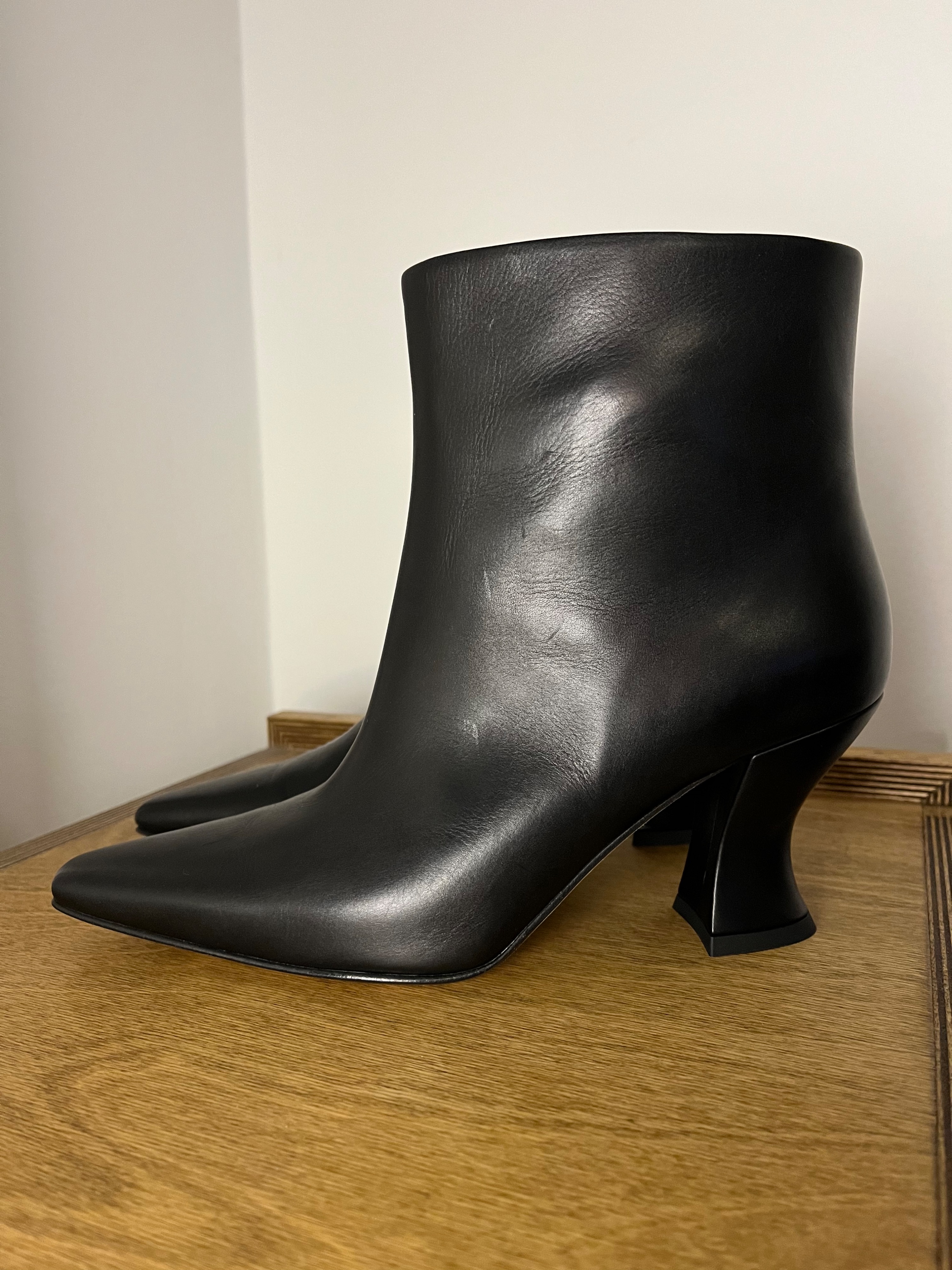 Bottega Veneta black leather Almond heeled ankle boots Size 37