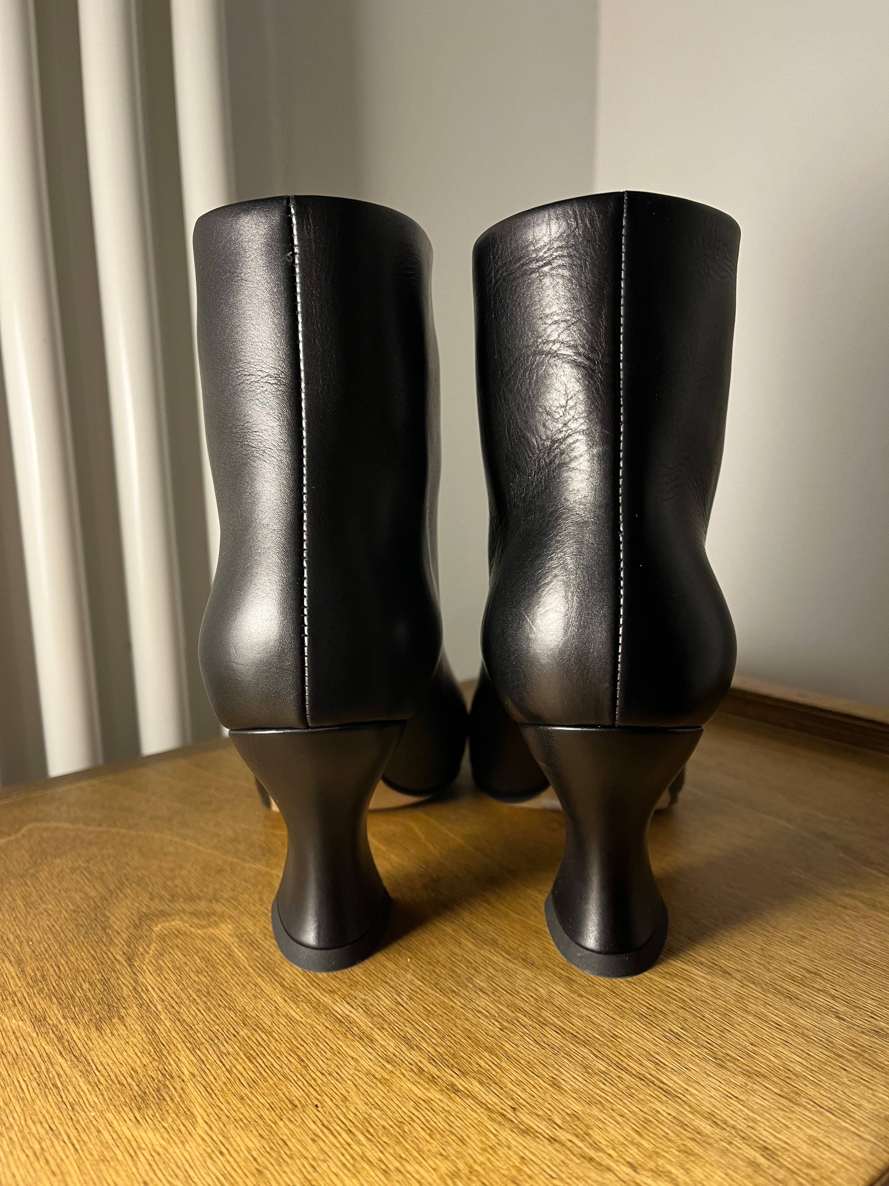 Bottega Veneta black leather Almond heeled ankle boots Size 37