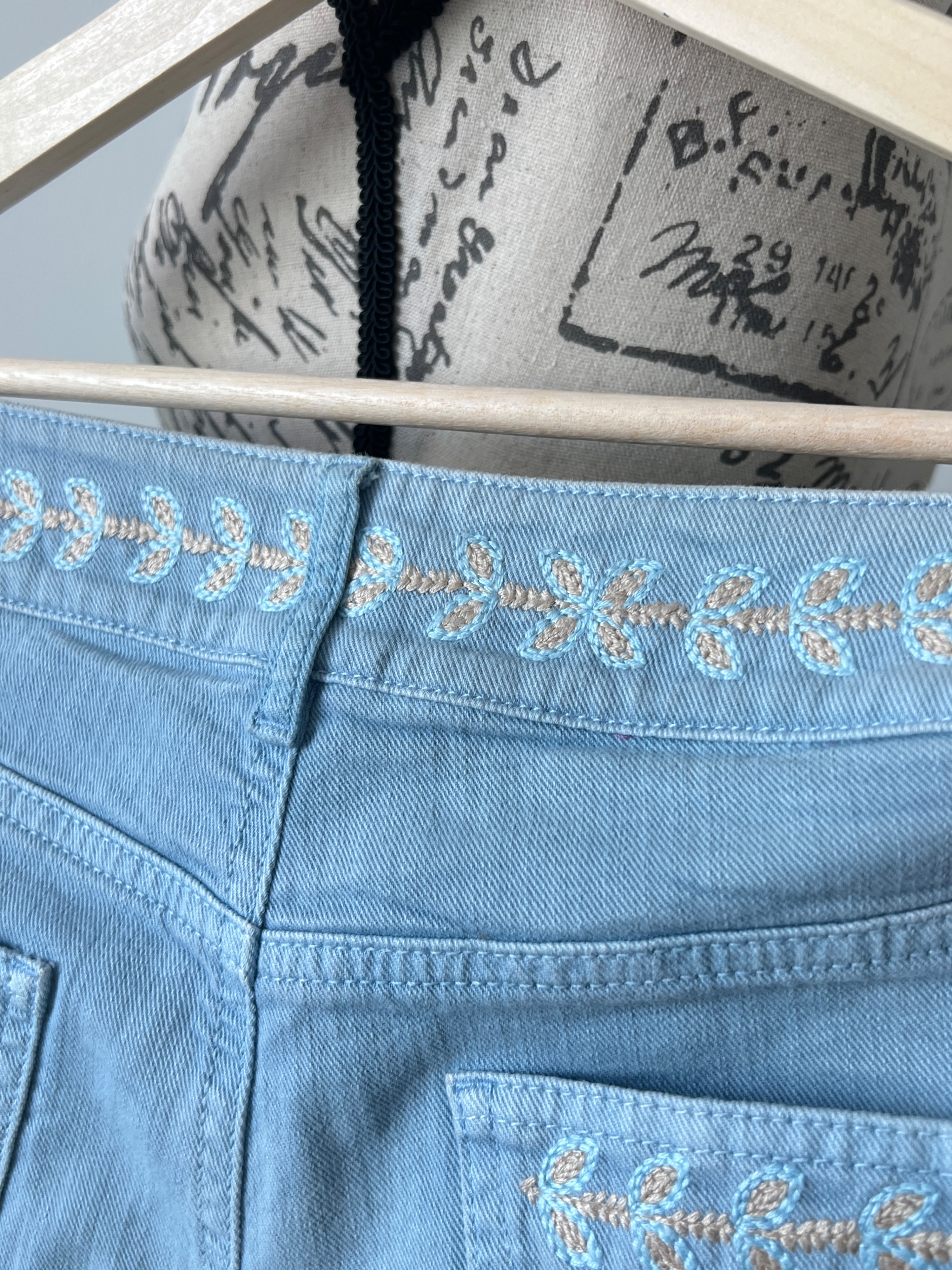 Chanel Blue Embroidered Jeans Size XS cotton