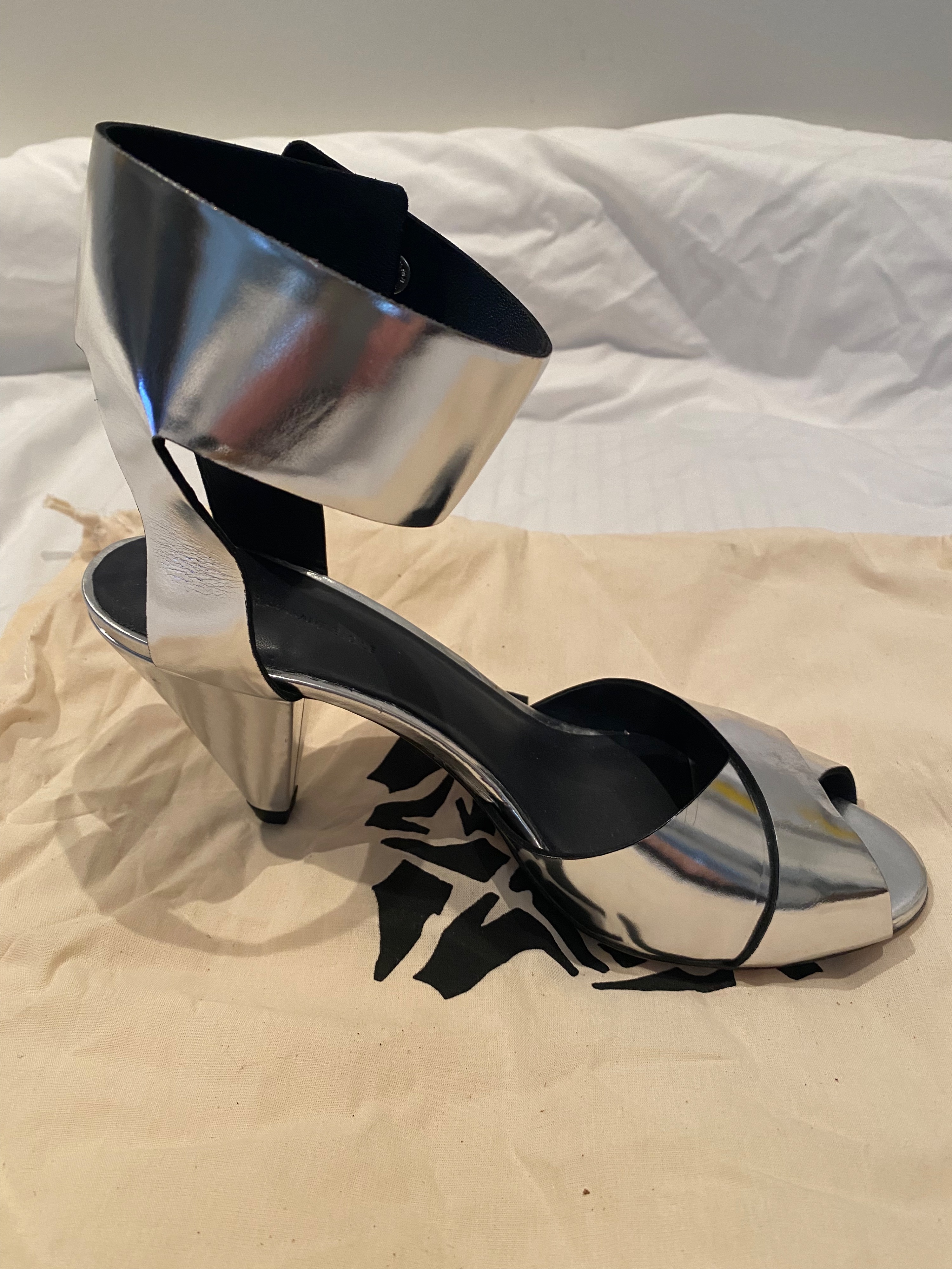 Preowned Isabel Marant Meegan Silver Sandals Size 38 leather