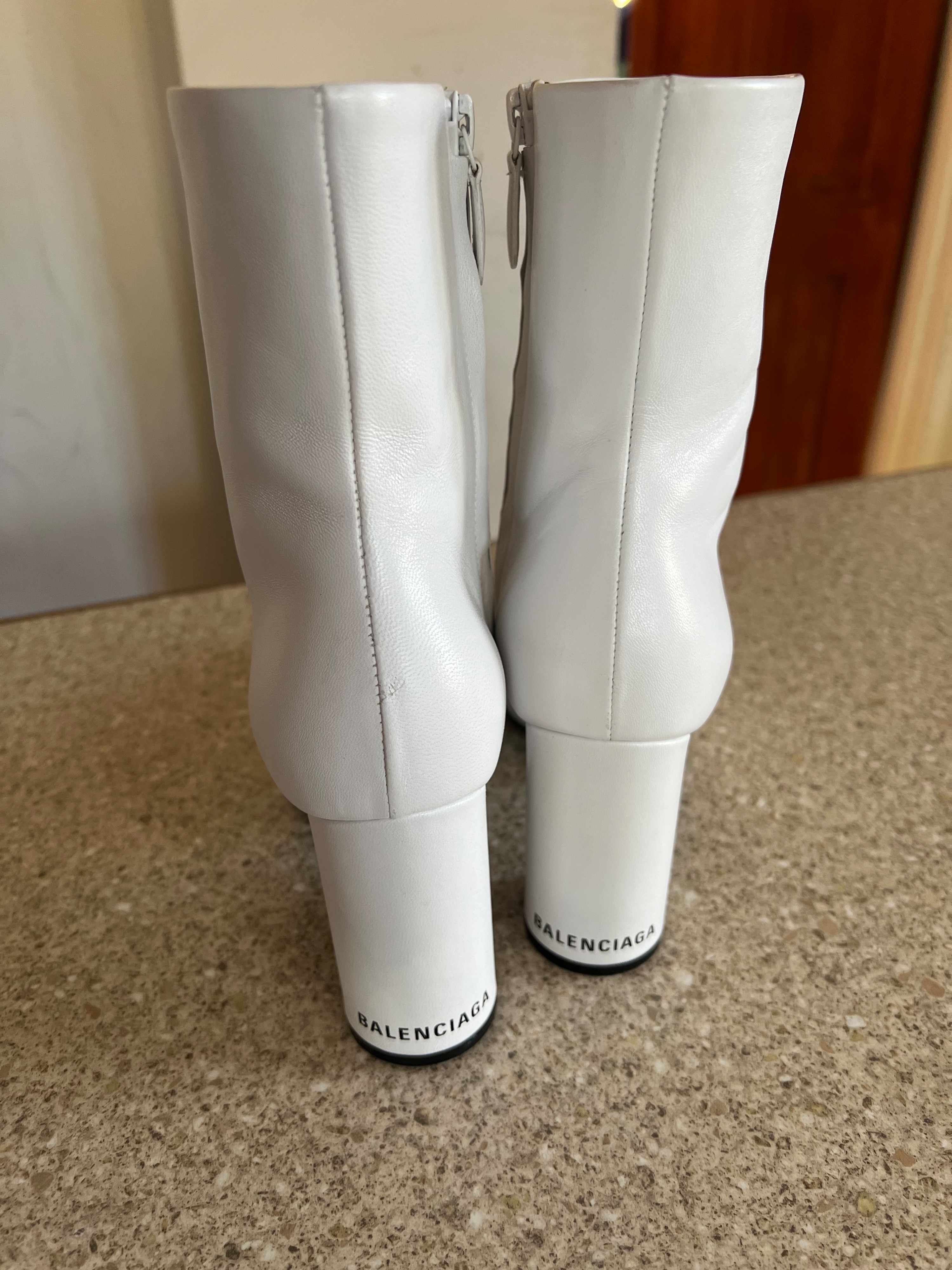 Preowned Balenciaga White Oval Boots Size 36 leather