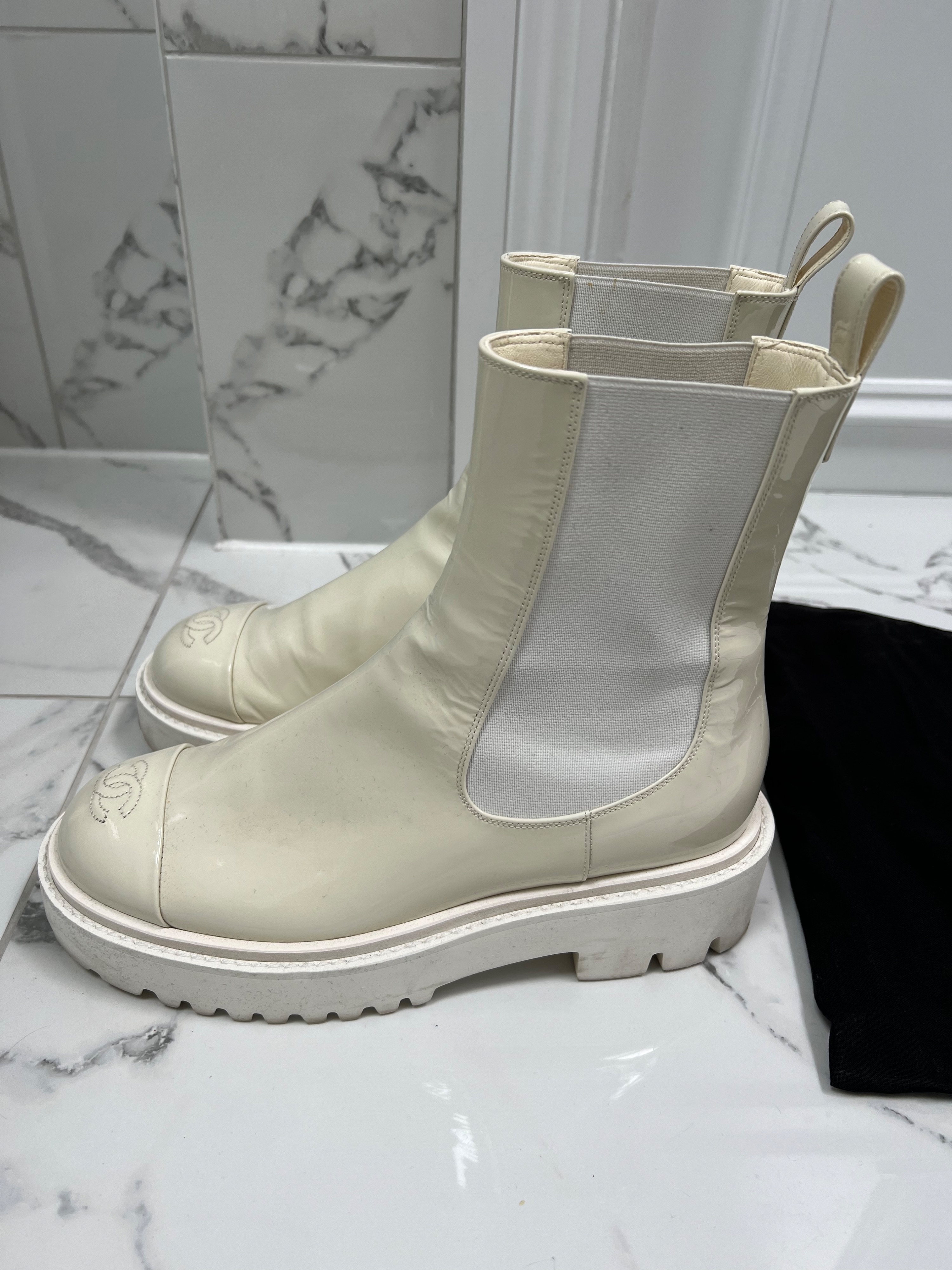 Preowned Chanel White Patent Leather CC Chunky Boots Size 395 patent leather upper