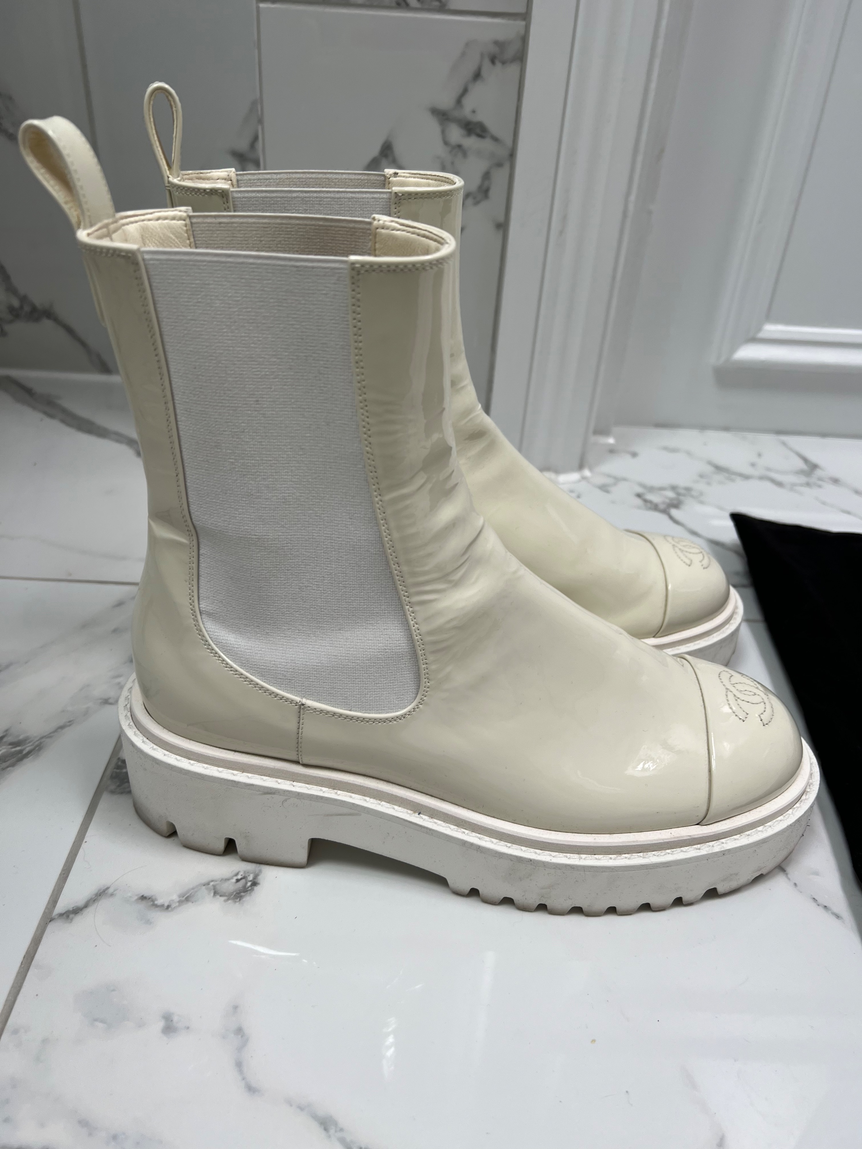 Preowned Chanel White Patent Leather CC Chunky Boots Size 395 patent leather upper