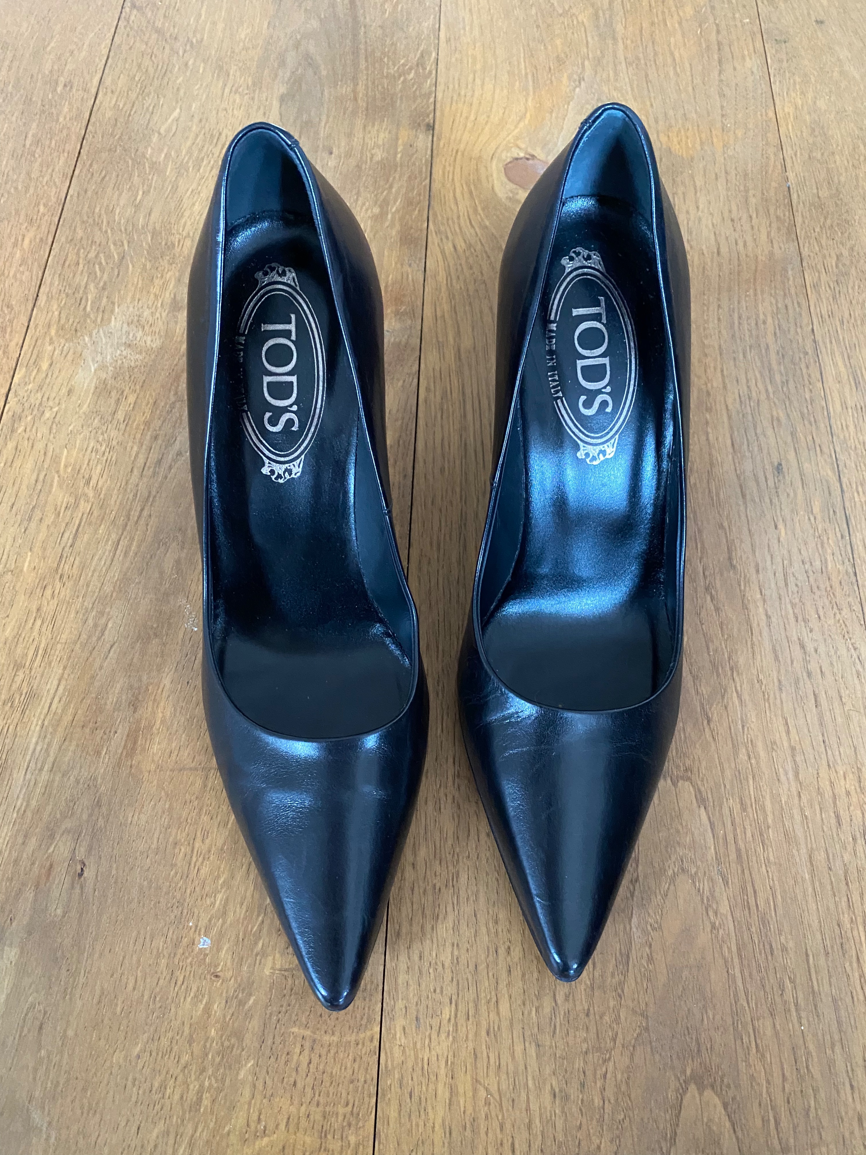 Preowned Black leather point toe heeled pumps Size 38