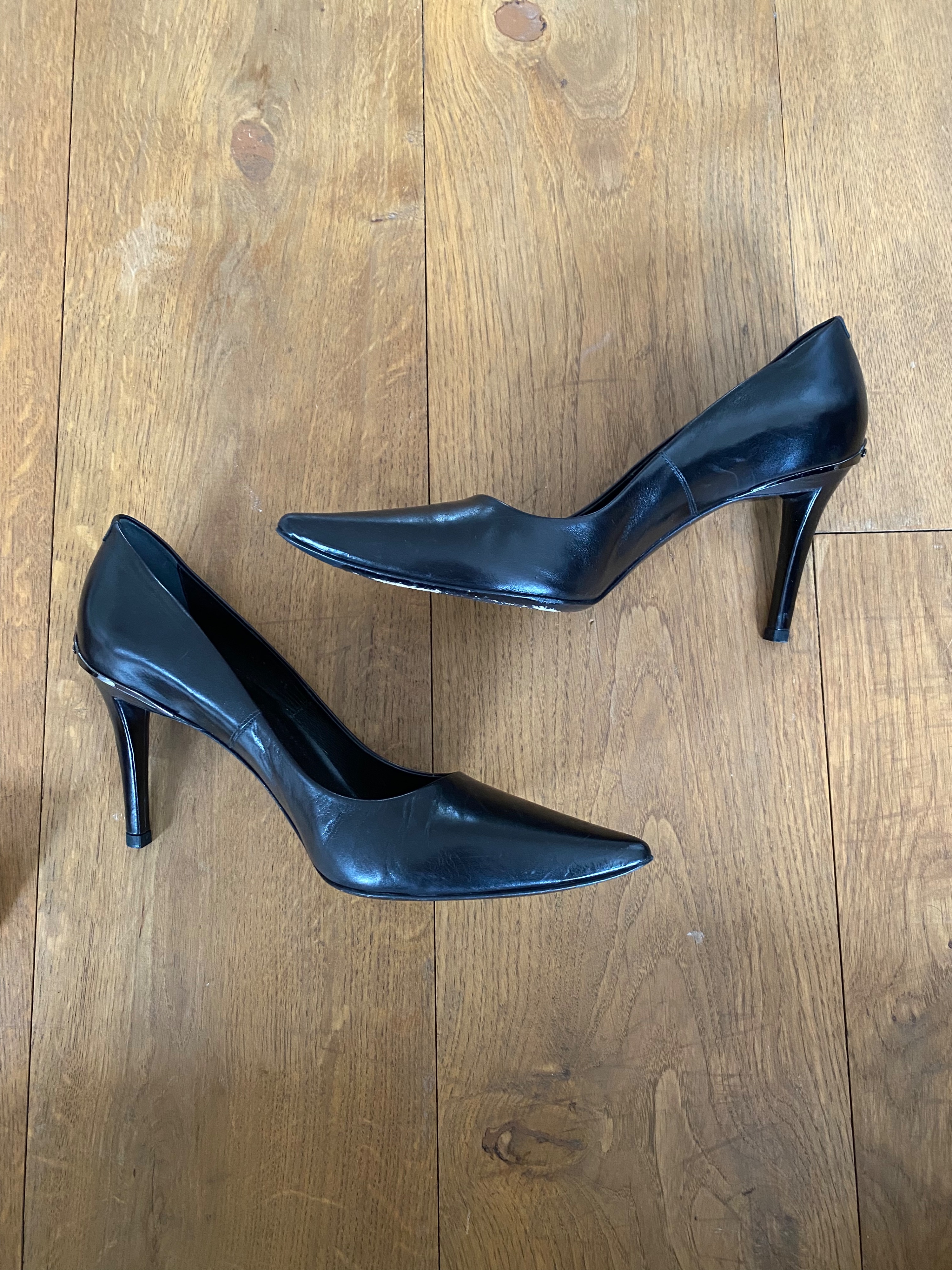 Preowned Black leather point toe heeled pumps Size 38