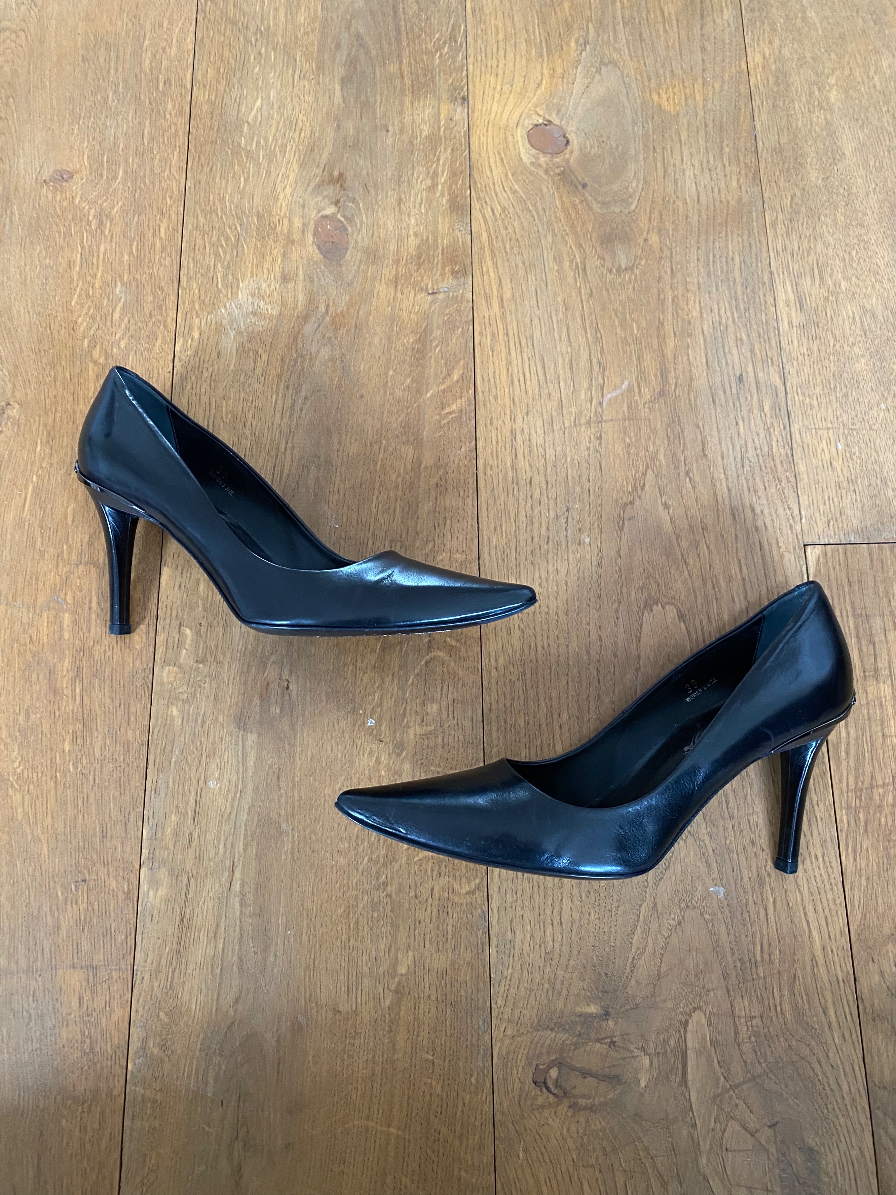 Preowned Black leather point toe heeled pumps Size 38