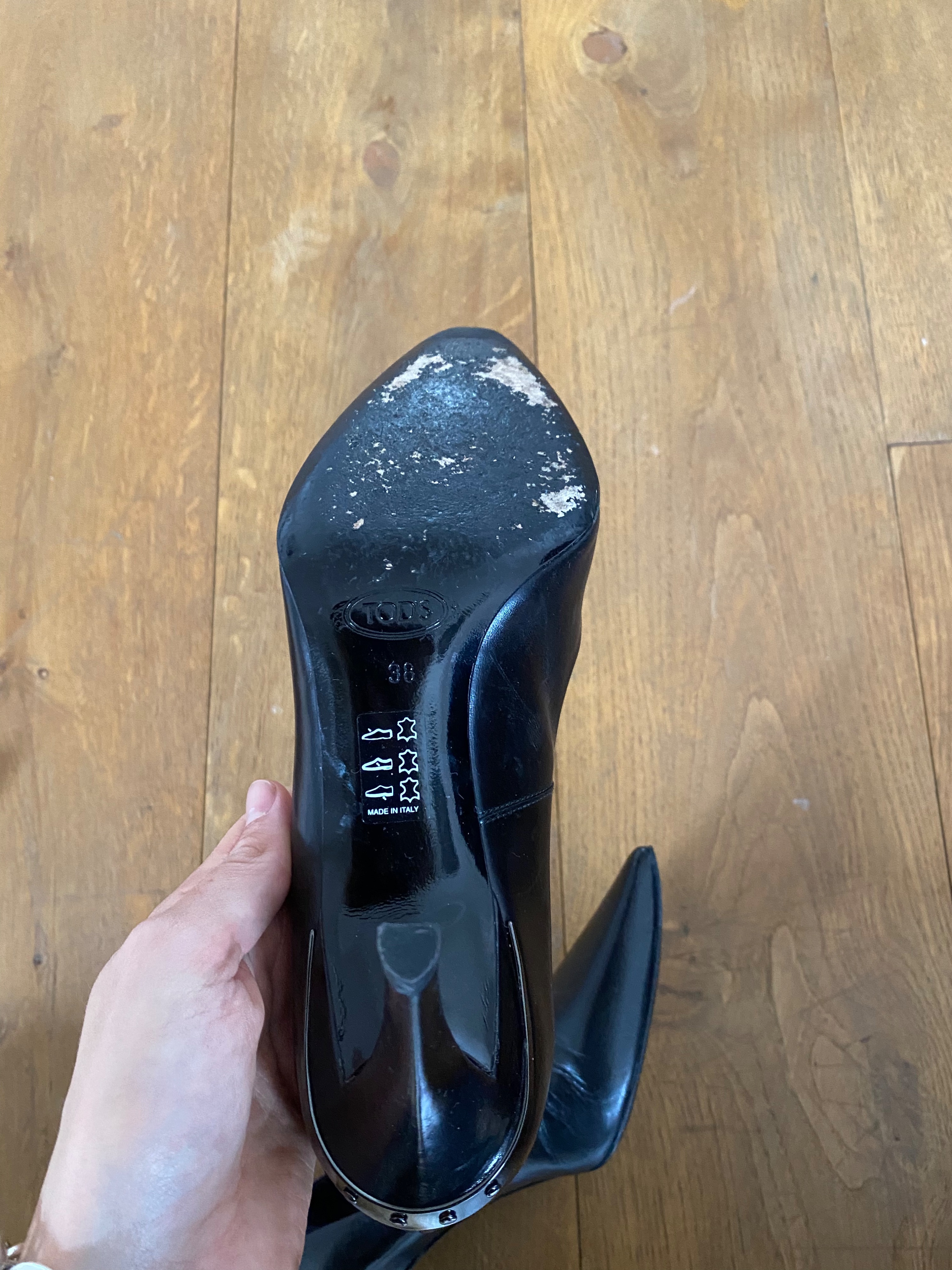 Preowned Black leather point toe heeled pumps Size 38