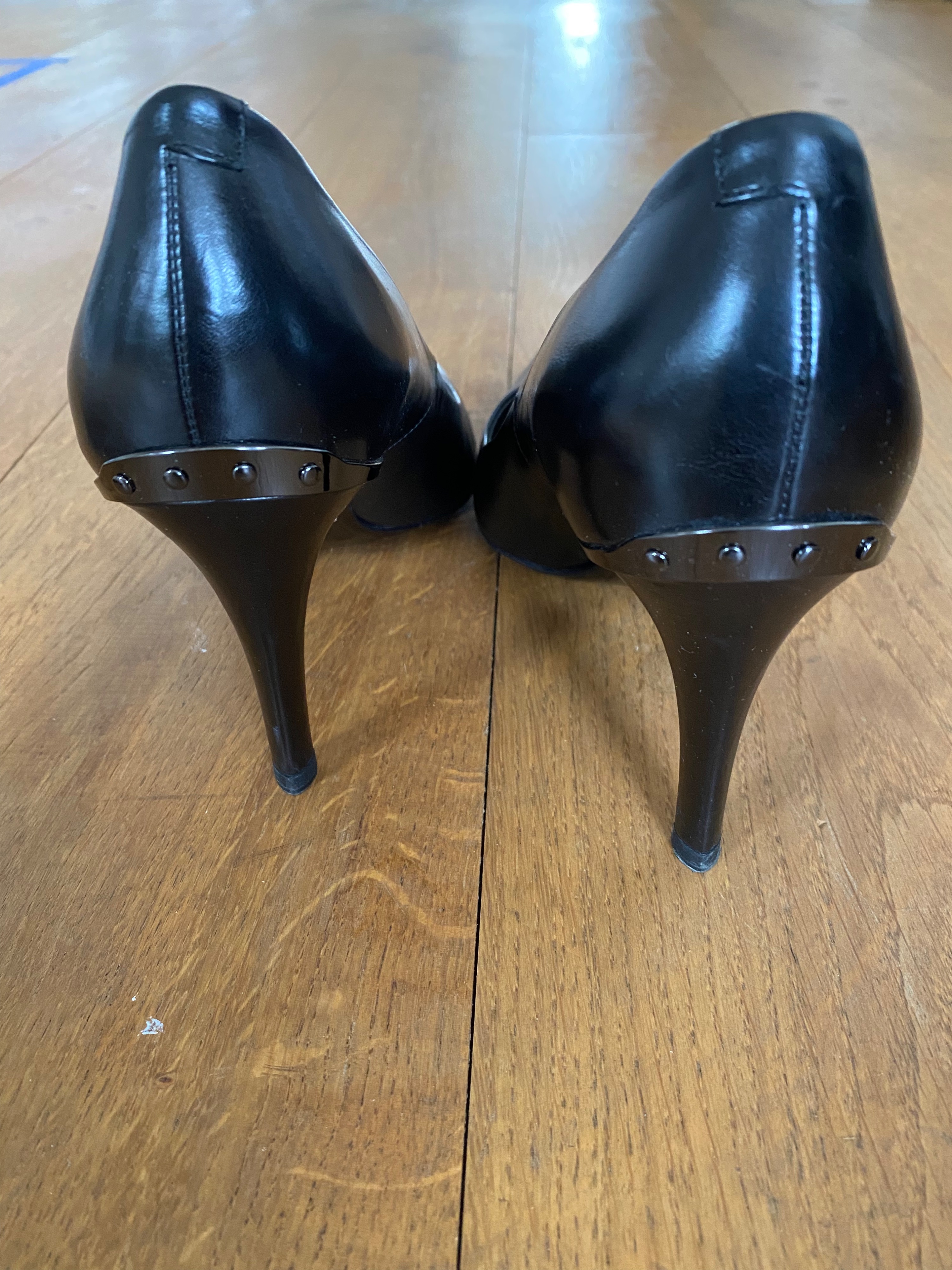 Preowned Black leather point toe heeled pumps Size 38